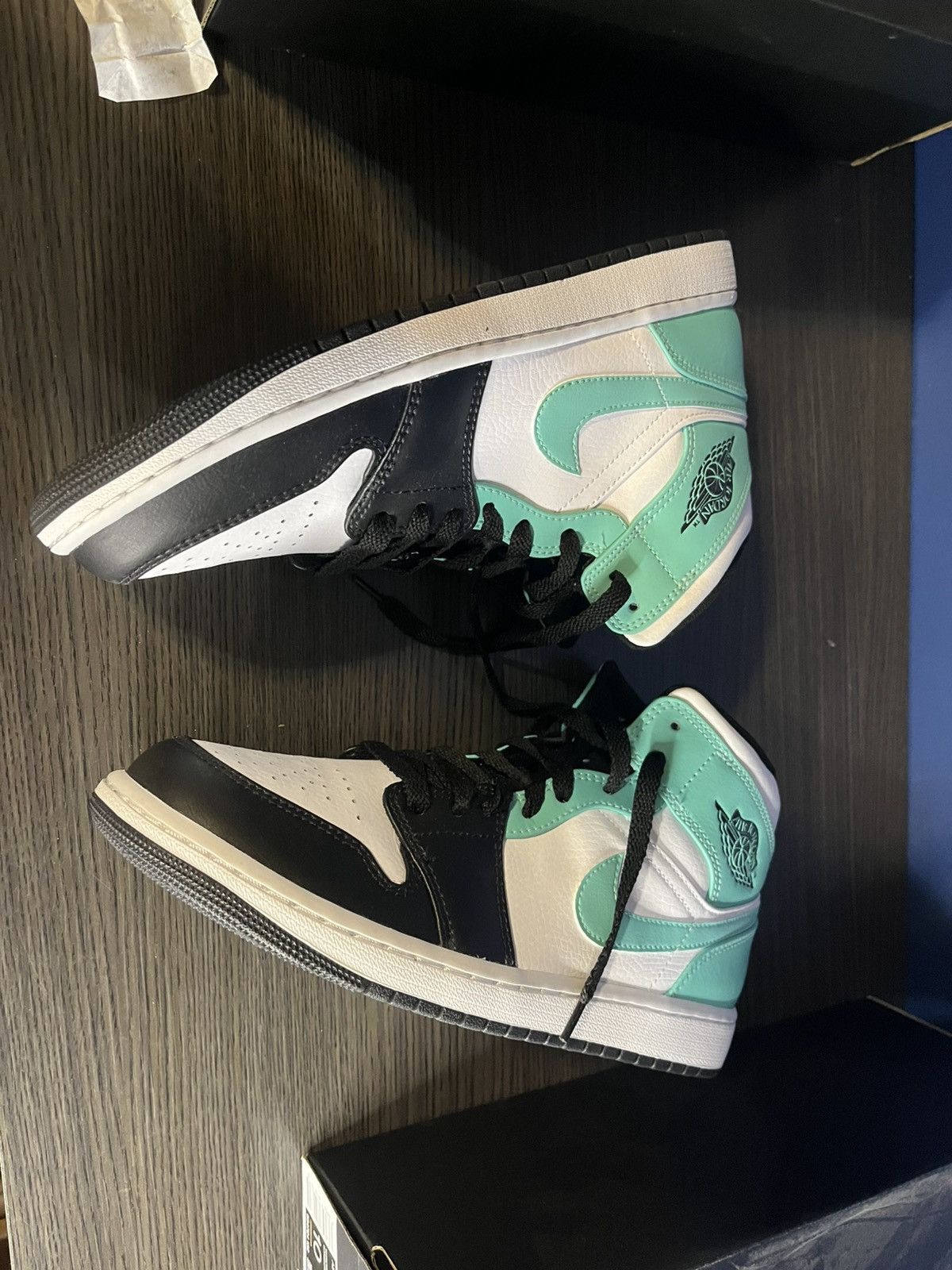 Jordan Brand Jordan 1 Mid Tropic Twist Size US 10 / EU 43 - 2 Thumbnail