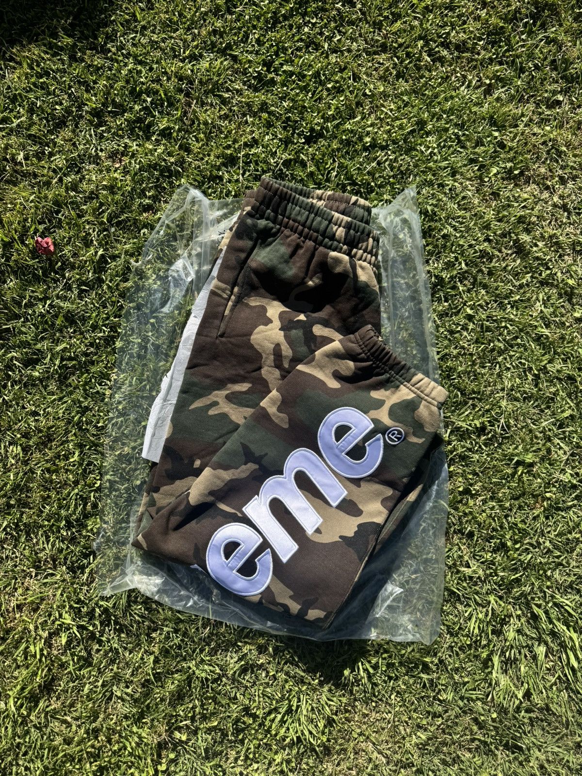 Supreme Supreme Satin Appliqué Sweatpants Woodland Camo Size US 34 / EU 50 - 3 Thumbnail