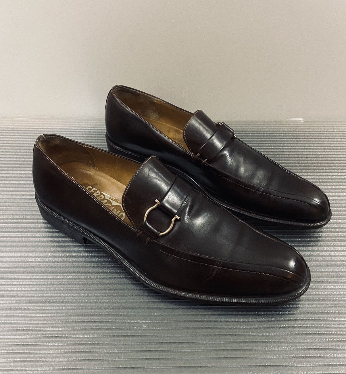 Salvatore Ferragamo Ferragamo 🇮🇹 dk brown leather brass gancini loafer 8.5 NEW Size US 8.5 / EU 41-42 - 7 Thumbnail