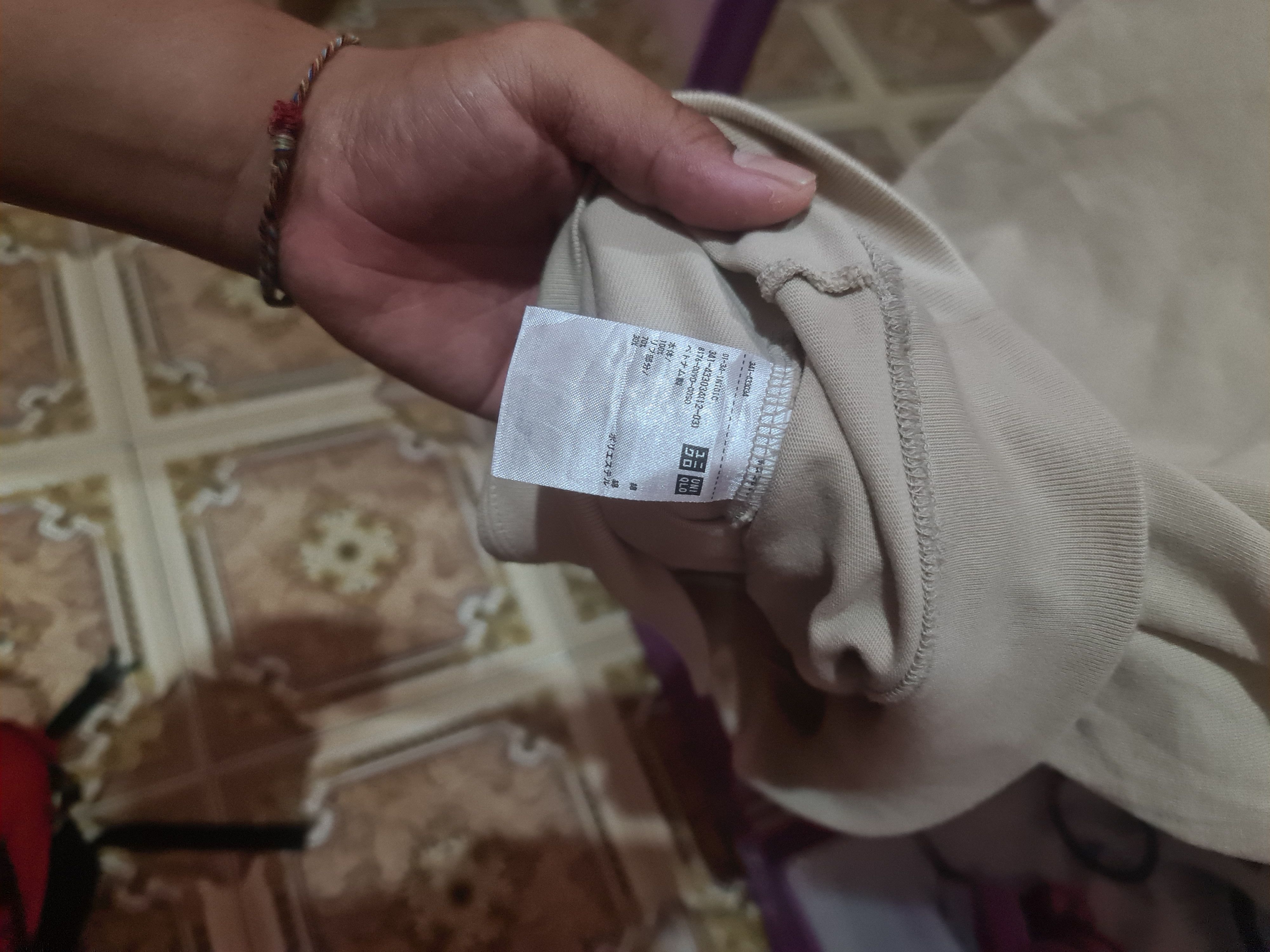 Uniqlo T-SHIRT BASIC UNIQLO CREAM Size US M / EU 48-50 / 2 - 3 Thumbnail