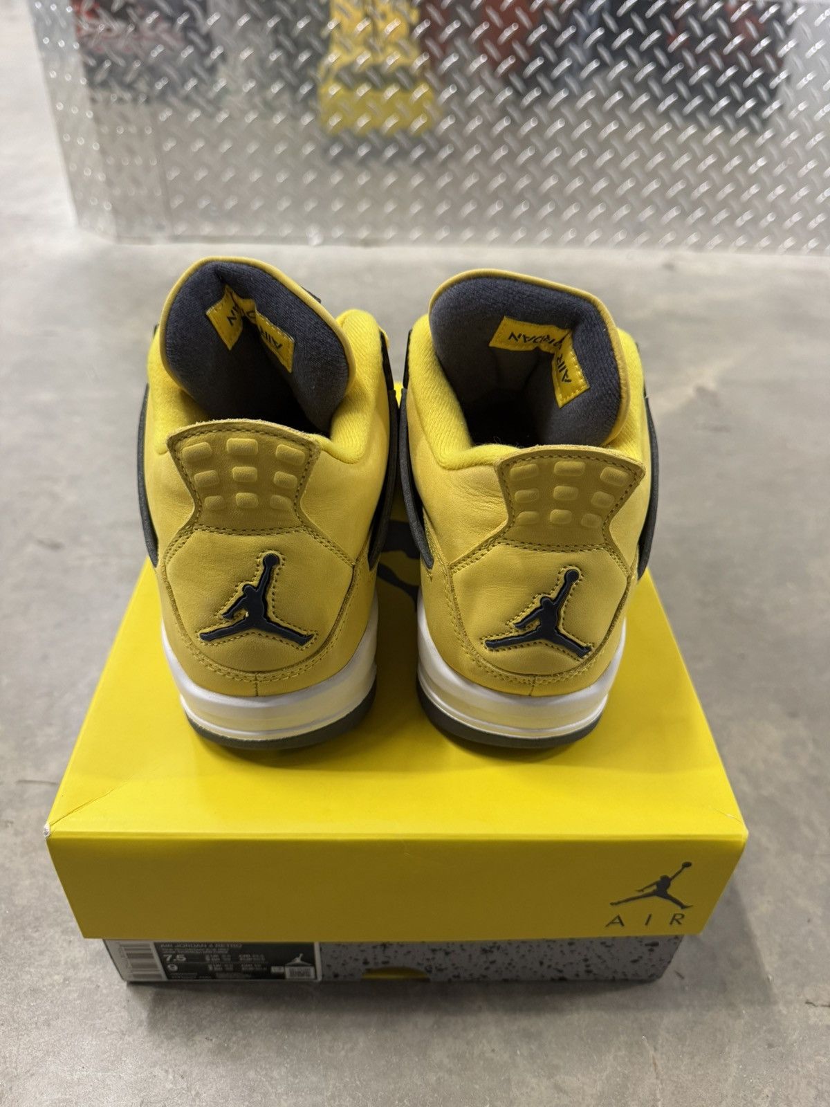 Jordan Brand Jordan 4 Retro Lightning 2021 Size 7.5 Size US 7.5 / EU 40-41 - 5 Thumbnail