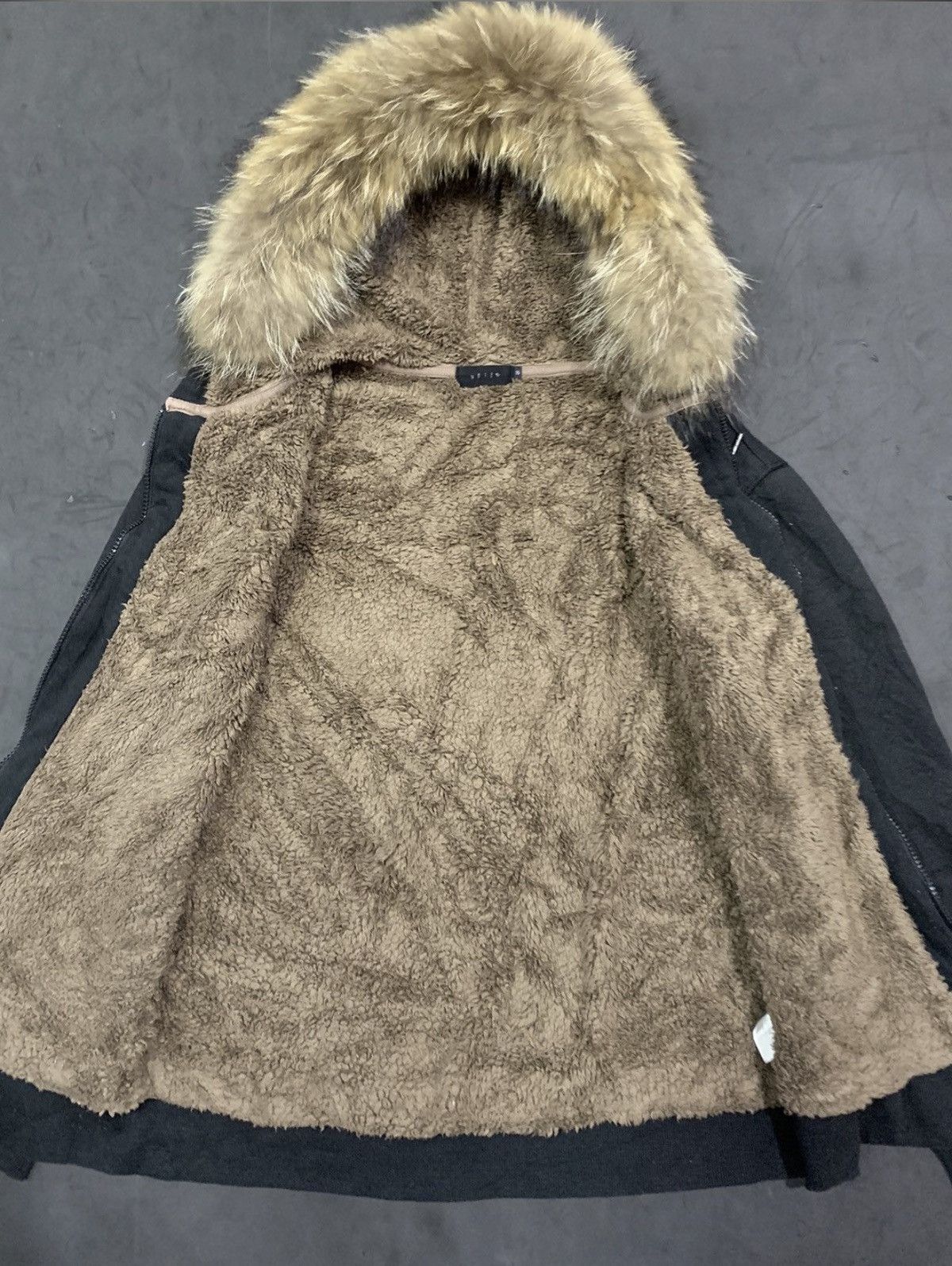 Japanese Brand Ugiz faux fur hoodie CREATE embordiery Size US L / EU 52-54 / 3 - 7 Thumbnail