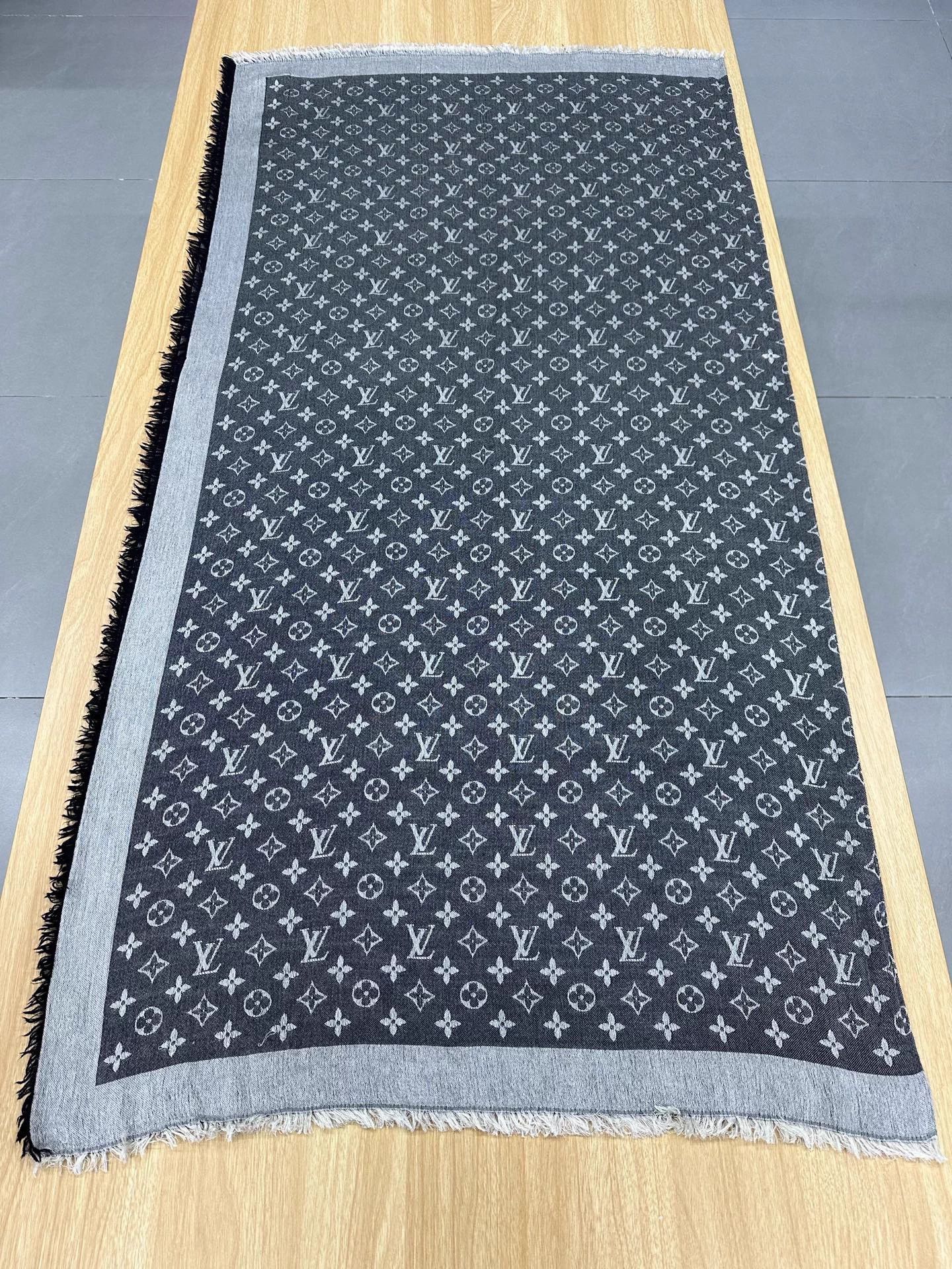 Louis Vuitton LOUIS VUITTON Monogram Denim Silk Scarf 145x145cm Size ONE SIZE - 2 Thumbnail