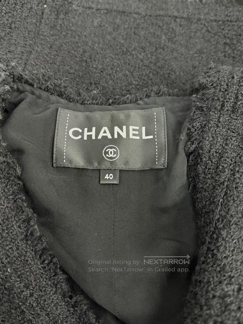 Chanel Chanel Black and gold V-neck four-pocket jacket Size S / US 4 / IT 40 - 4 Thumbnail