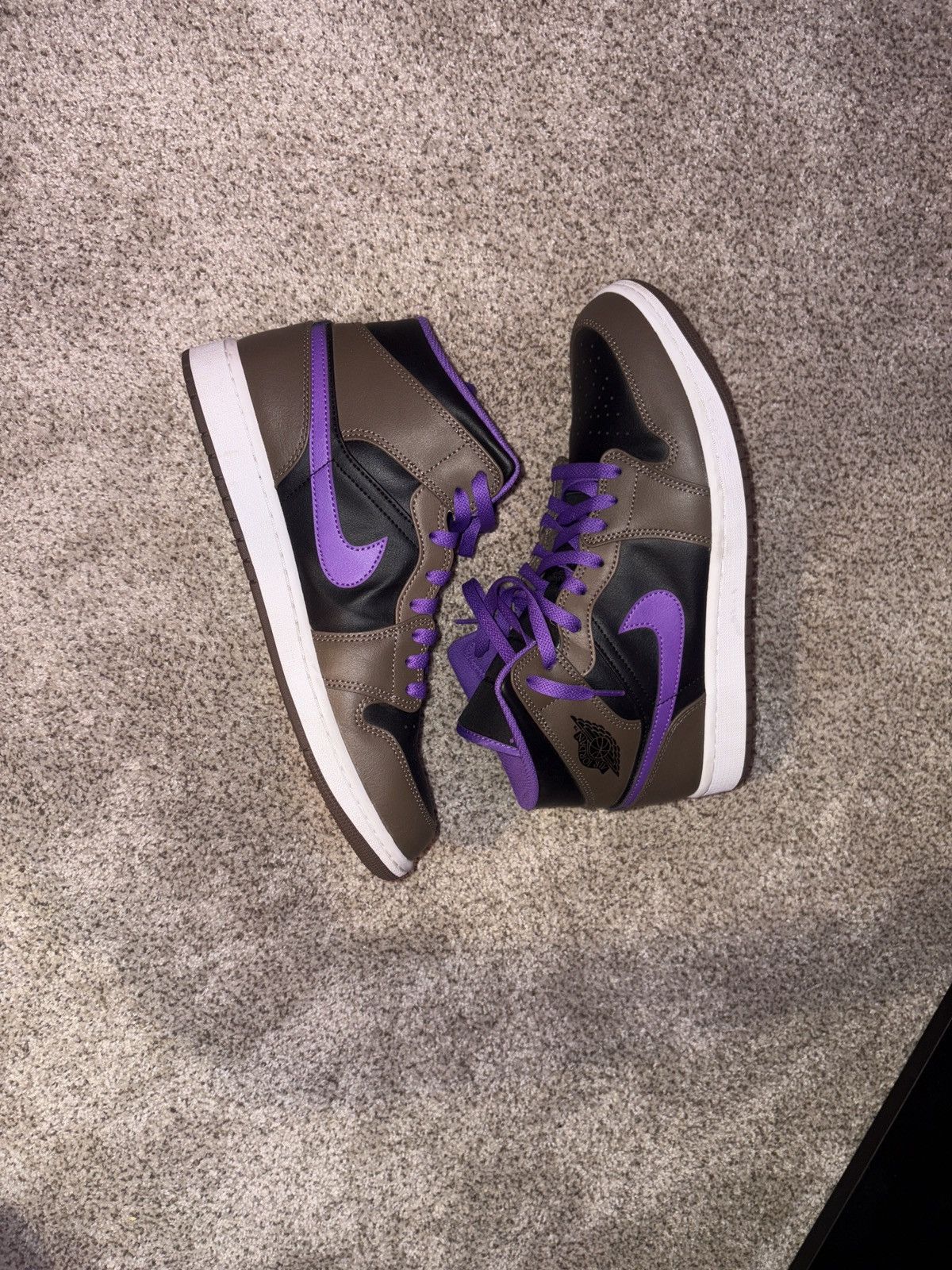 Jordan Brand Air Jordan 1 Mid Palomino Size US 11 / EU 44 - 1 Thumbnail