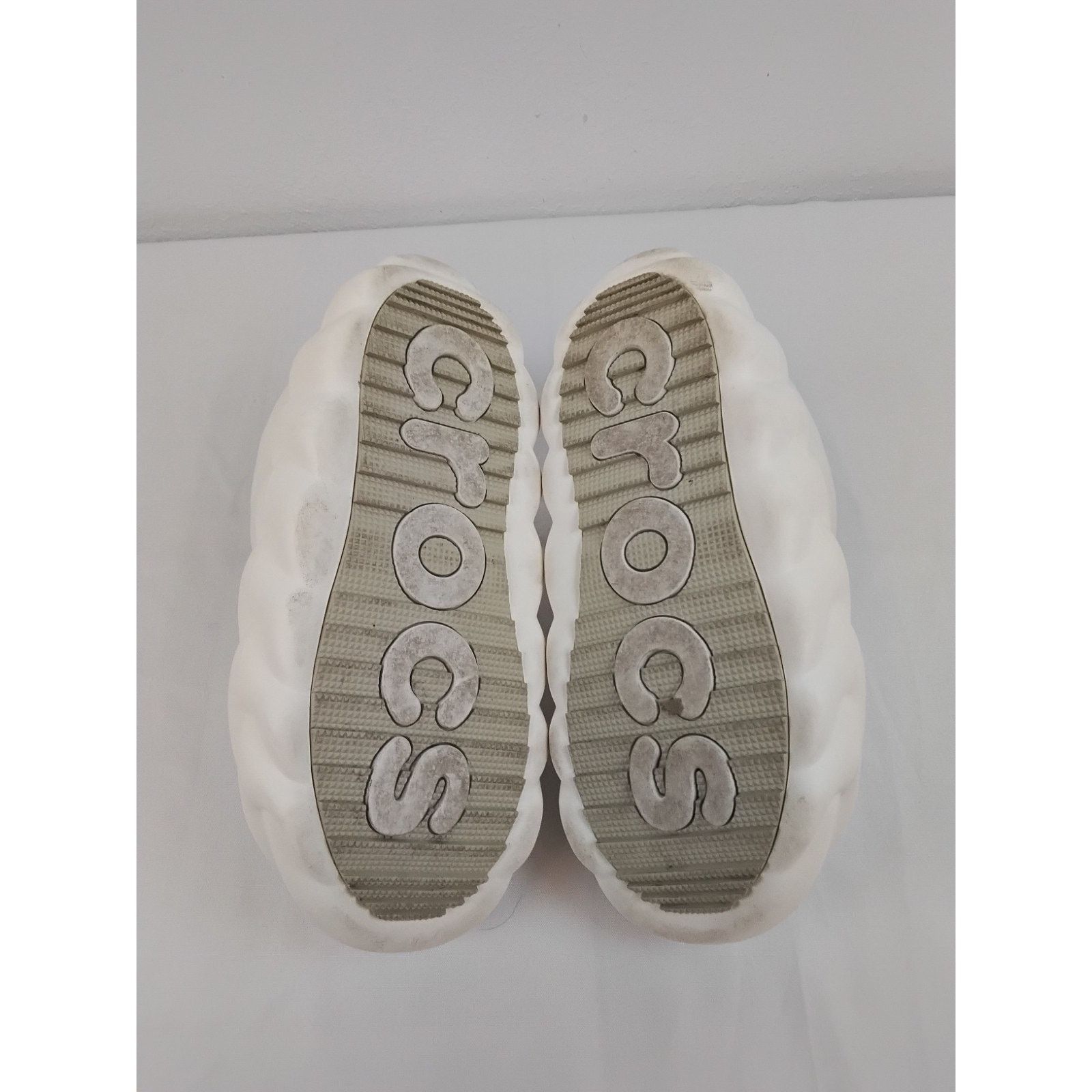 Crocs Crocs Overpuff Shorty Slip-On Shoes Men's 7 Women's 9 White Size US 7 / EU 40 - 9 Thumbnail