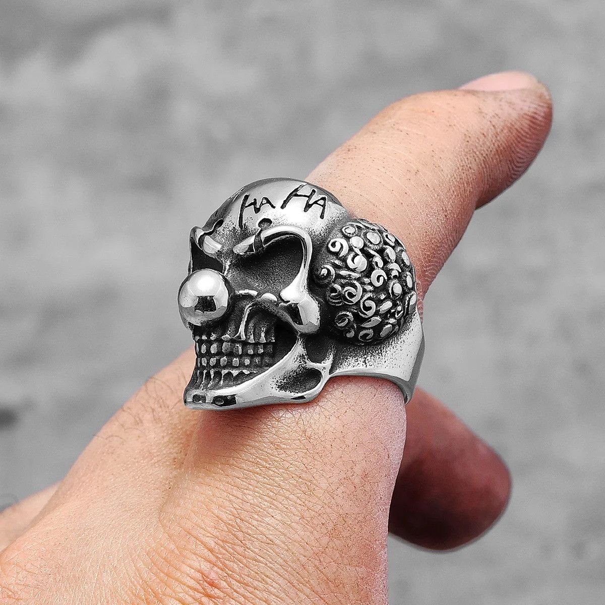 Jewelry Joker Skull Ring Jewelry Streetwear Fashion Gift Size ONE SIZE - 1 Thumbnail