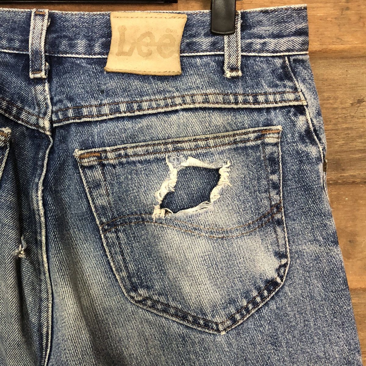 Lee Lee Blue Distressed Denim jeans vintage Pants #7327 Size US 28 / EU 44 - 17 Thumbnail