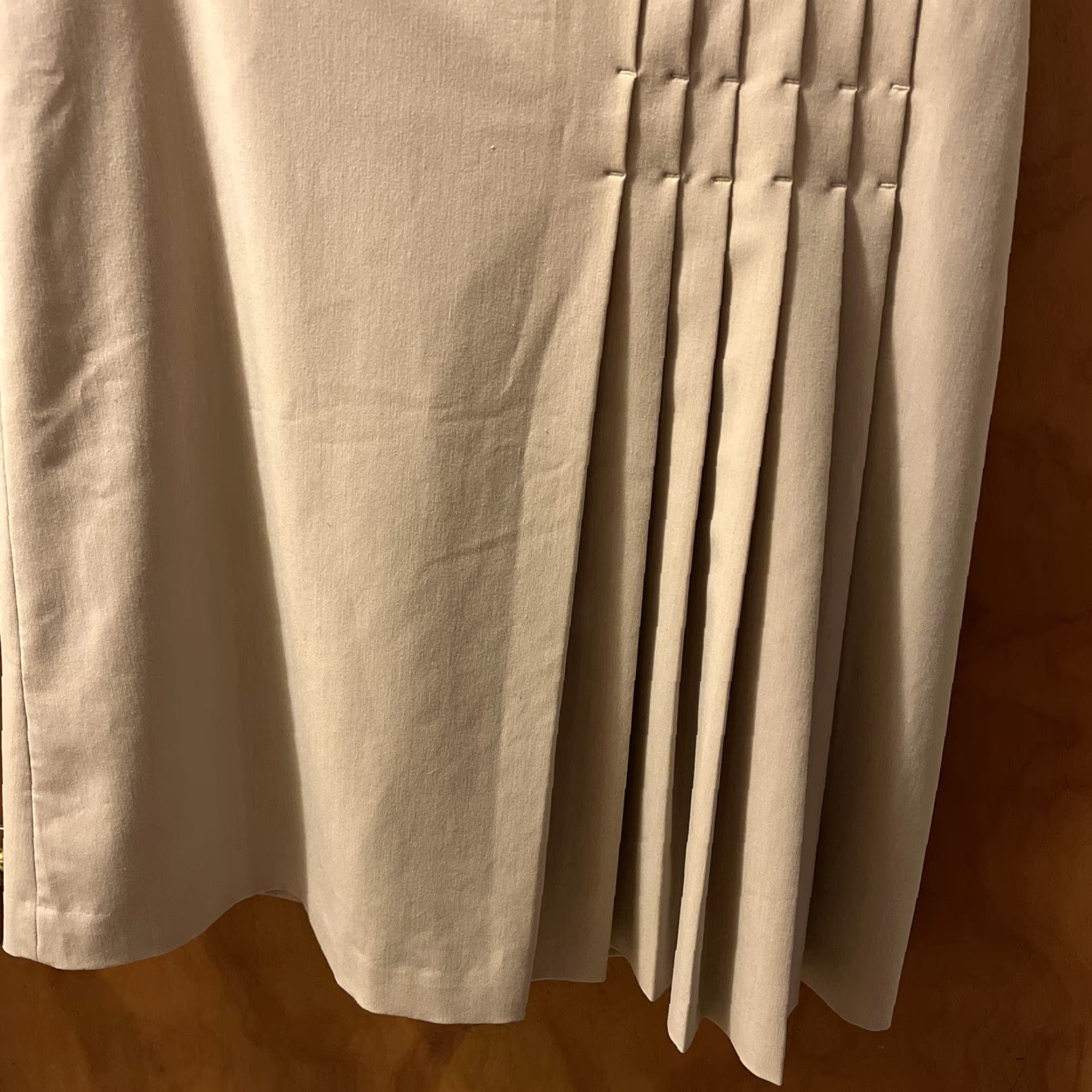 Essentials Apostrophe Essentials Tan Side Pleat Detail Straight Skirt Stretch Lined Size 8 Knee-Length Knee Length Pencil Style Sz Regular Women Skirt Size 30" / US 8 / IT 44 - 3 Thumbnail