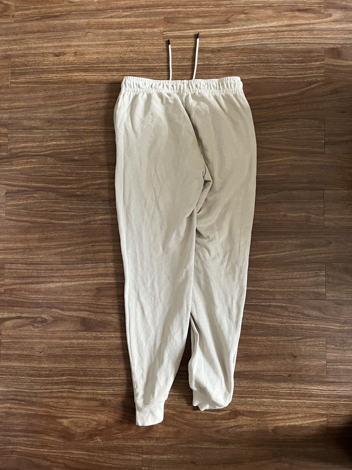 Nike Cream Nike Club Fleece Joggers/Nike Club Fleece Sweatpants Size US 30 / EU 46 - 2 Thumbnail