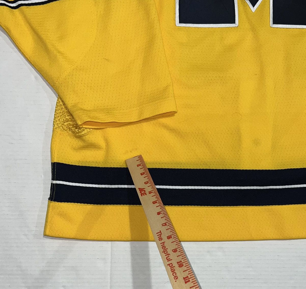 Nike Vintage Nike Michigan Wolverines Hockey Jersey Team Issued Size US XXL / EU 58 / 5 - 16 Thumbnail