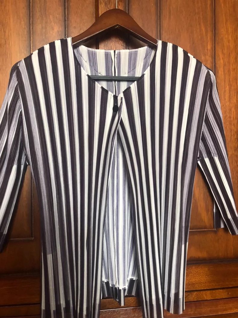 Issey Miyake Issey Miyake size:3 Black and white striped pleated cardig Size S / US 4 / IT 40 - 1 Thumbnail