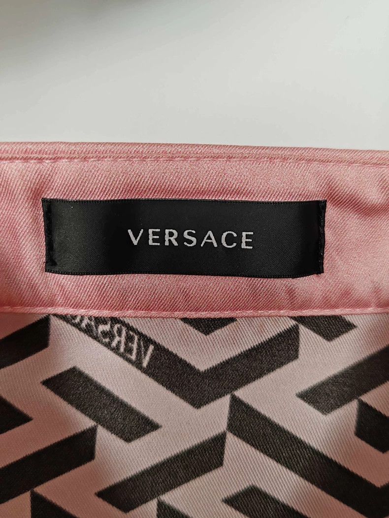 Versace Versace A silk shirt full of prints Size M / US 6-8 / IT 42-44 - 3 Thumbnail