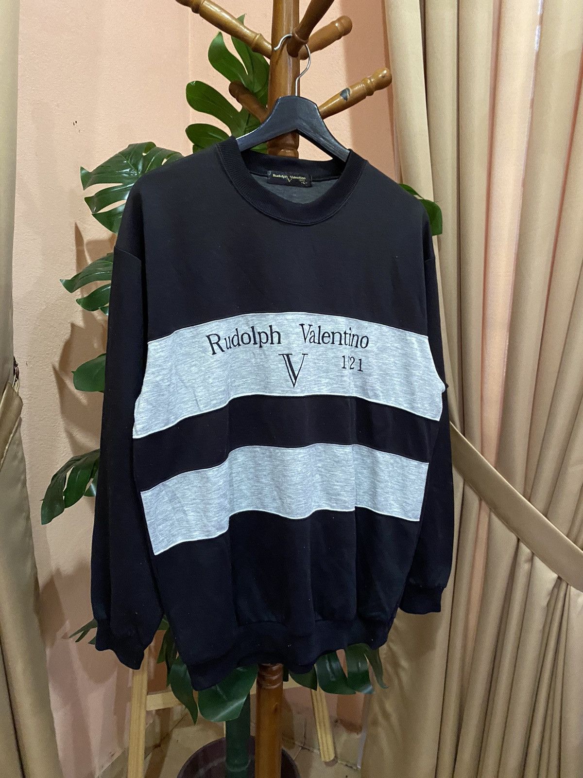 Other VINTAGE 90S RUDOLPH VALENTINO SWEATSHIRT Size US L / EU 52-54 / 3 - 5 Thumbnail