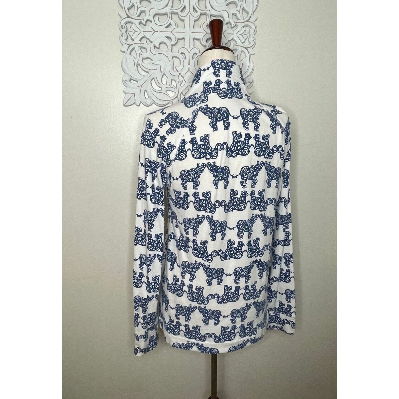 Lilly Pulitzer Lilly Pulitzer M Henley Pullover Sweatshirt BLUE Elephants Size M / US 6-8 / IT 42-44 - 5 Thumbnail