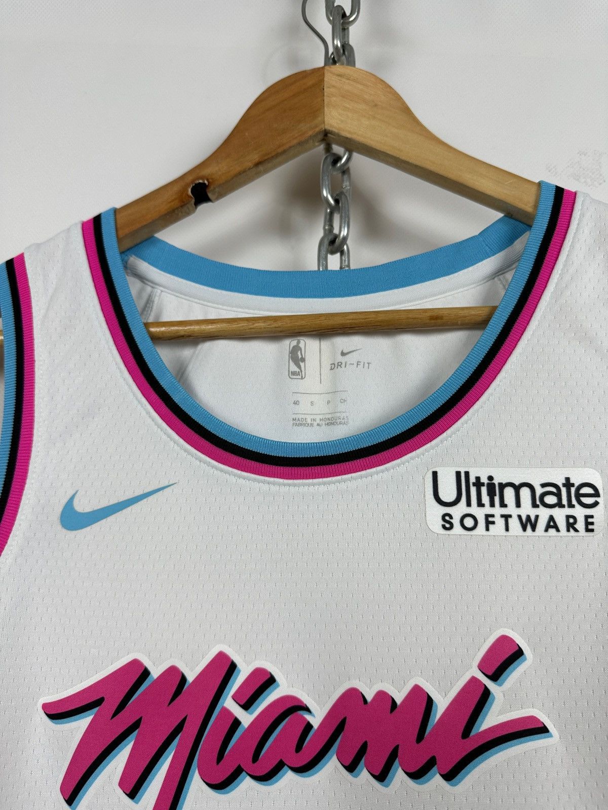 NBA Nike Miami Heat Swingman Vice City Dwyane Wade Jersey Size US S / EU 44-46 / 1 - 6 Thumbnail