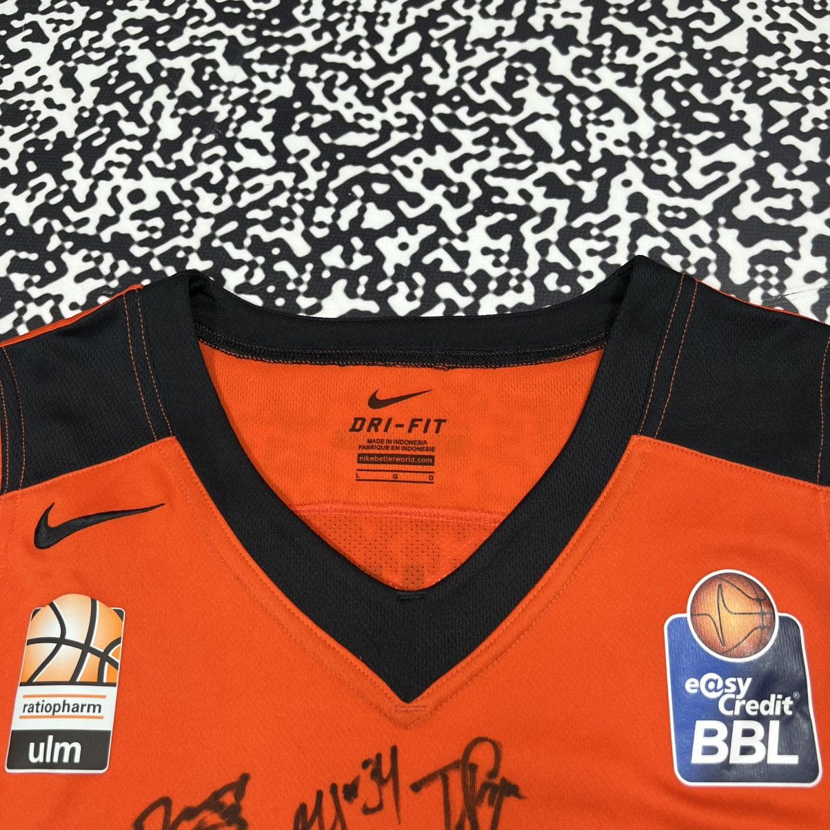Nike Ratiopharm Ulm Hannah Signed Team Basketball Rare Jersey Size US L / EU 52-54 / 3 - 14 Thumbnail