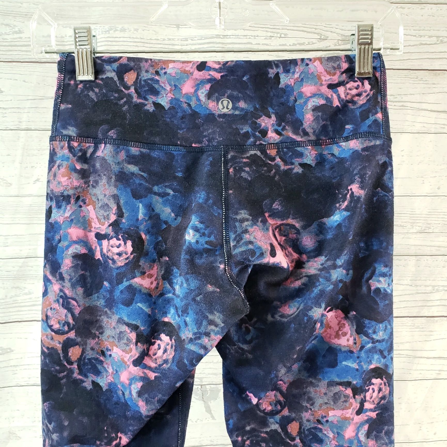 Lululemon Lululemon Womens Cropped Leggings Sz 4 Pink Blue Regular Inseam 22in Size 27" / US 4 / IT 40 - 4 Thumbnail