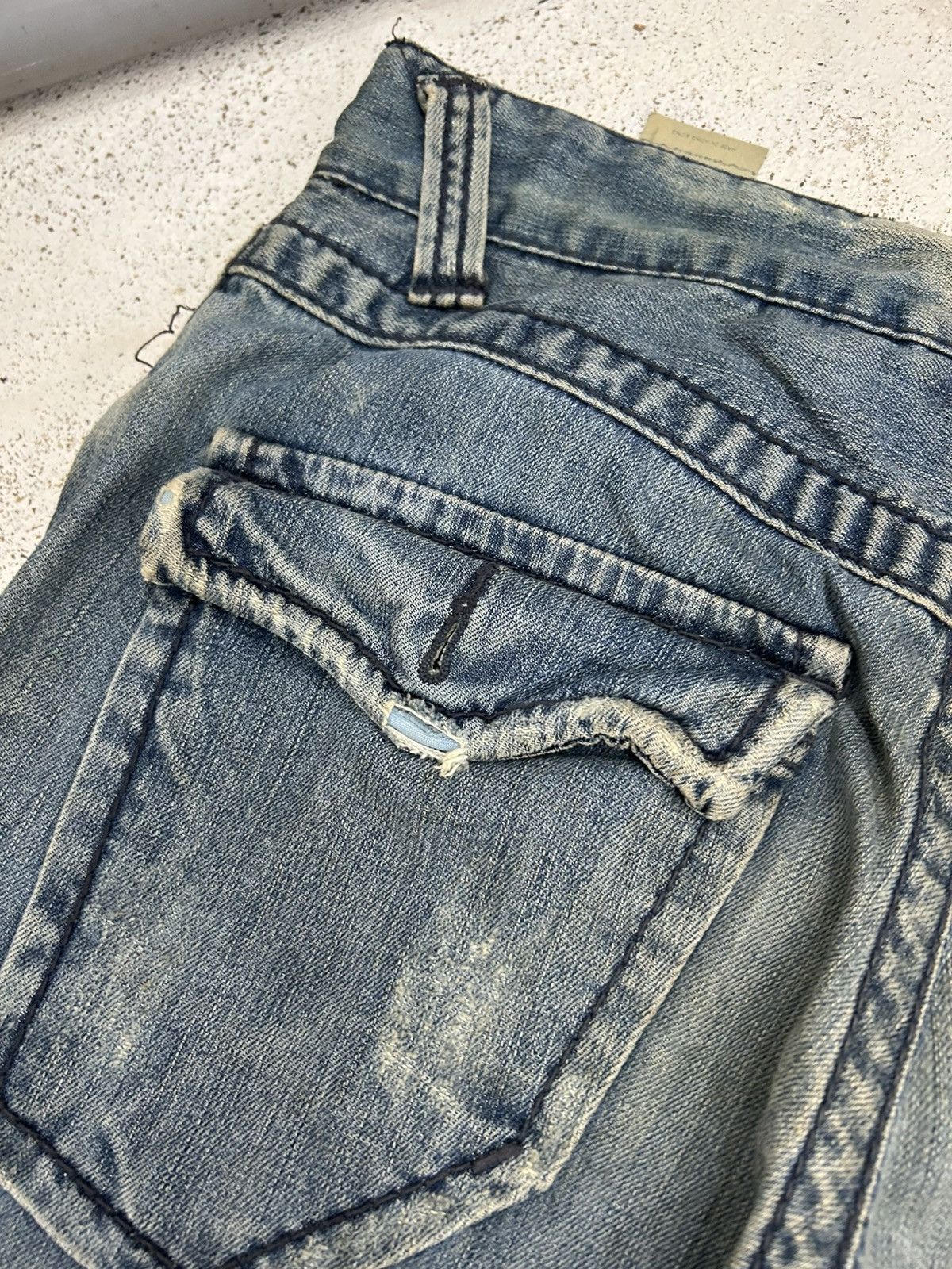 Le Grande Bleu (L.G.B.) Vintage Flare Stitch’s Tailored Denim Japan Uroboro Dirty Size US 32 / EU 48 - 16 Thumbnail