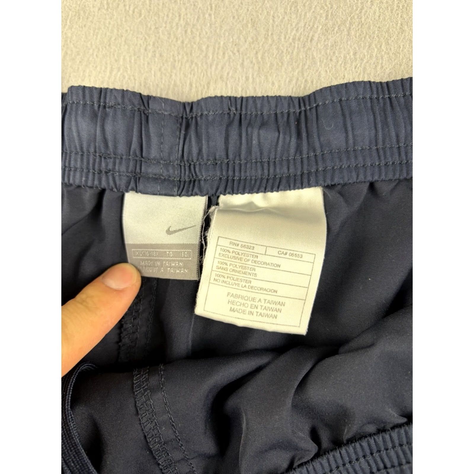 Nike VINTAGE Nike Running Shorts Mens XL Navy Blue 5” Inseam Gym Swoosh Athletic Regular Drawstring Size US 36 / EU 52 - 4 Thumbnail