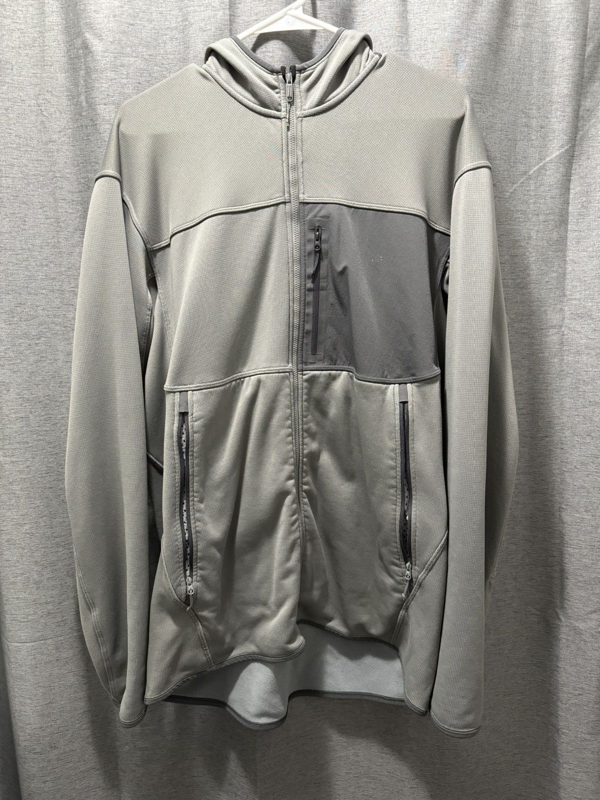 image of Arcteryx Arc'teryx Fortrez in Grey, Men's (Size XL)