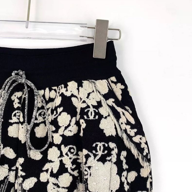 Chanel Chanel Black Floral Print Cotton Shorts -2505 Size 35" - 3 Thumbnail