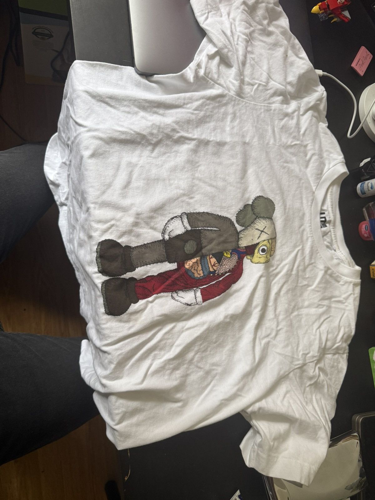 Kaws × Uniqlo Kaws uniqlo Size US M / EU 48-50 / 2 - 1 Thumbnail