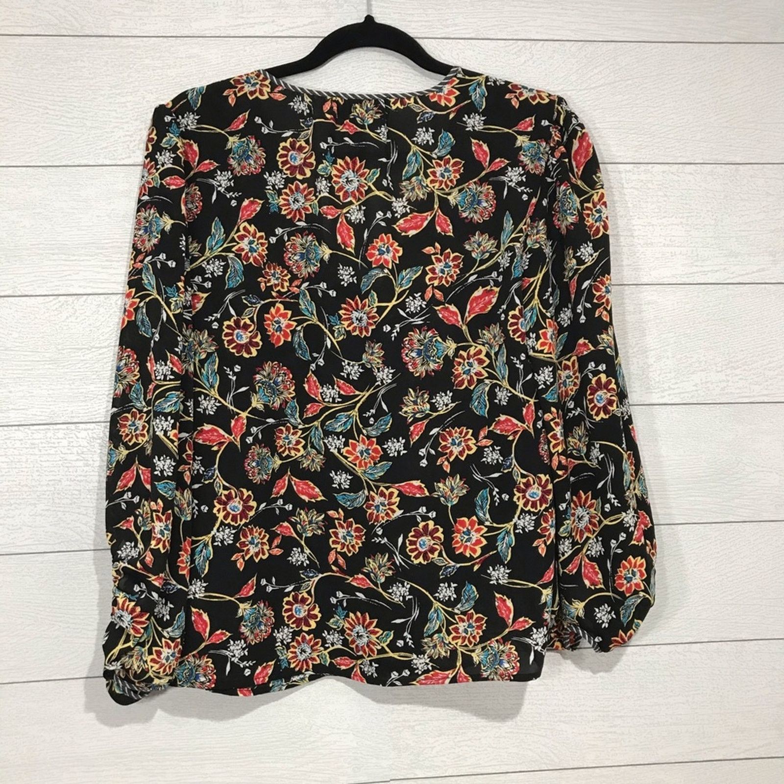 Laundry by Shelli Segal Laundry Shelli Segal Black Floral Wrap Top S NWT Size S / US 4 / IT 40 - 2 Thumbnail