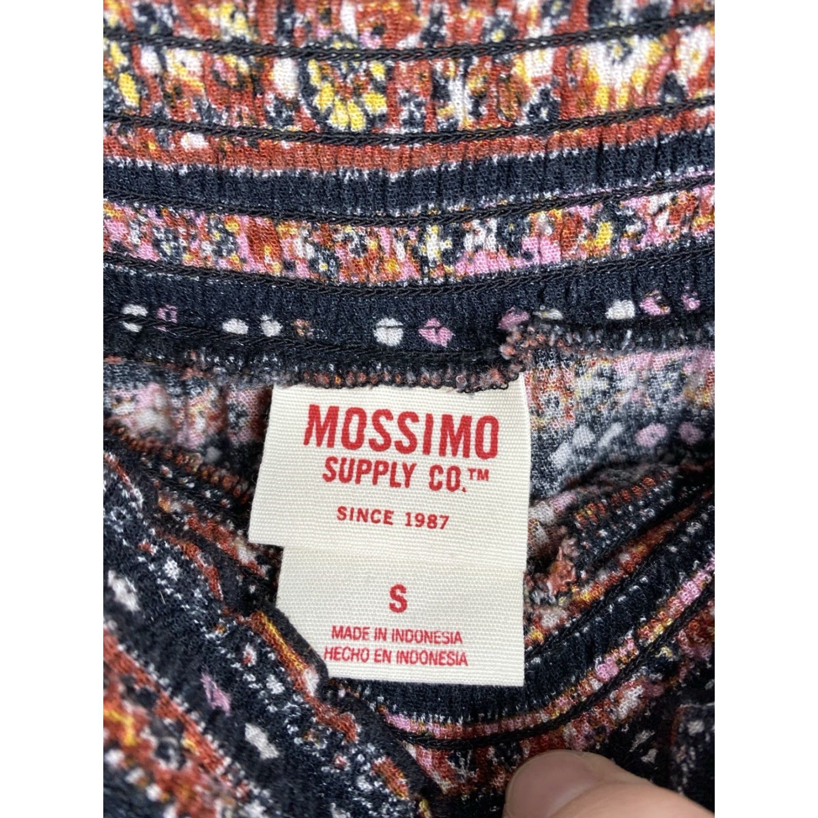 Cos VINTAGE Mossimo Supply Co S Maxi Skirt Red Blue Floral Smocked Waist Pull On Boho Rayon Size 28" / US 6 / IT 42 - 2 Thumbnail