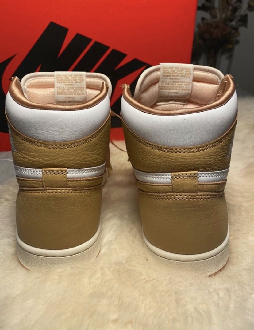 Nike WMNS Air Jordan Retro HI OG Praline/ white-sail Size US 11 / IT 41 - 9 Thumbnail