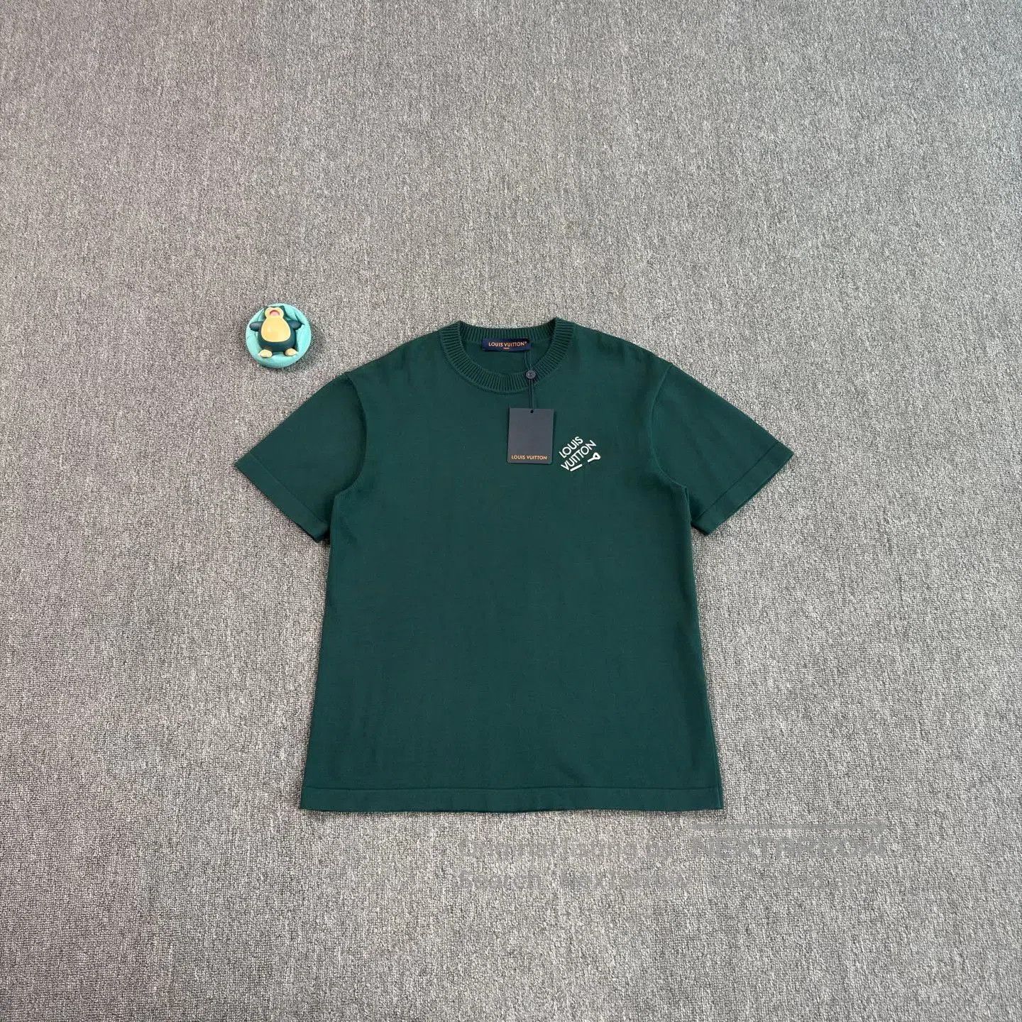 Louis Vuitton LV Pin Embroidery Logo Green T-shirt. Size US S / EU 44-46 / 1 - 1 Thumbnail