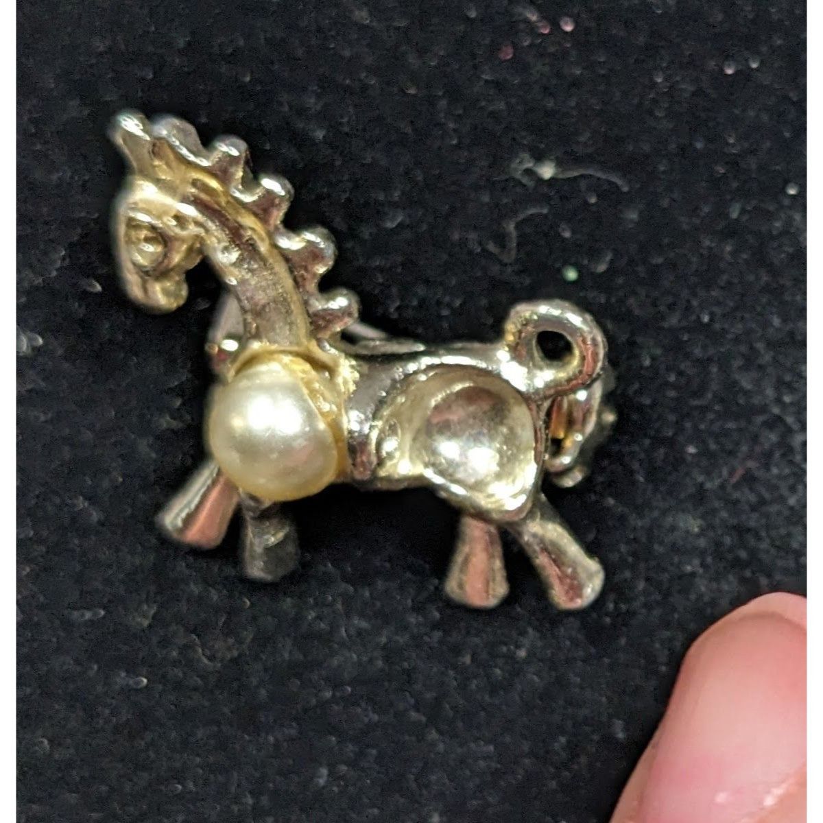 Other Vintage Stylized Mini Horse Brooch Silver Tone With Faux Pea Size ONE SIZE - 4 Thumbnail