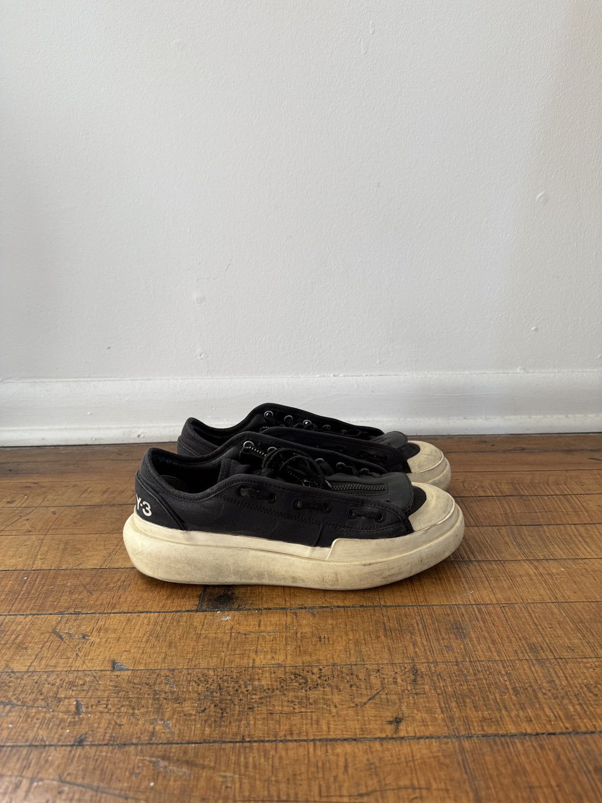 Y-3 Y-3 Classic Court Low V1 Size US 7 / EU 40 - 2 Thumbnail