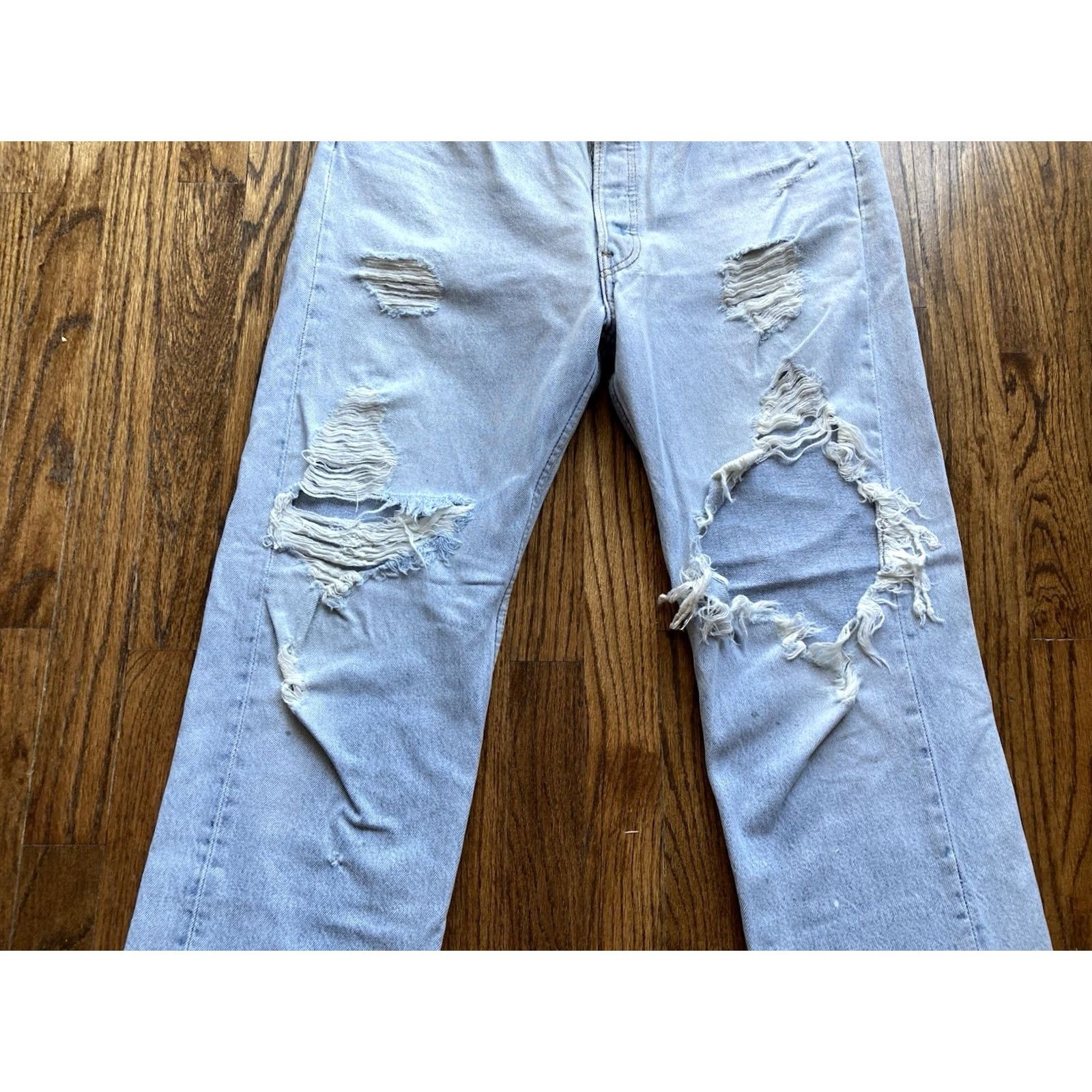 Levi's VTG Levis 501 Jeans Mens 32x29 Made in USA Blue Light Wash Thrashed Distressed Size US 34 / EU 50 - 3 Thumbnail