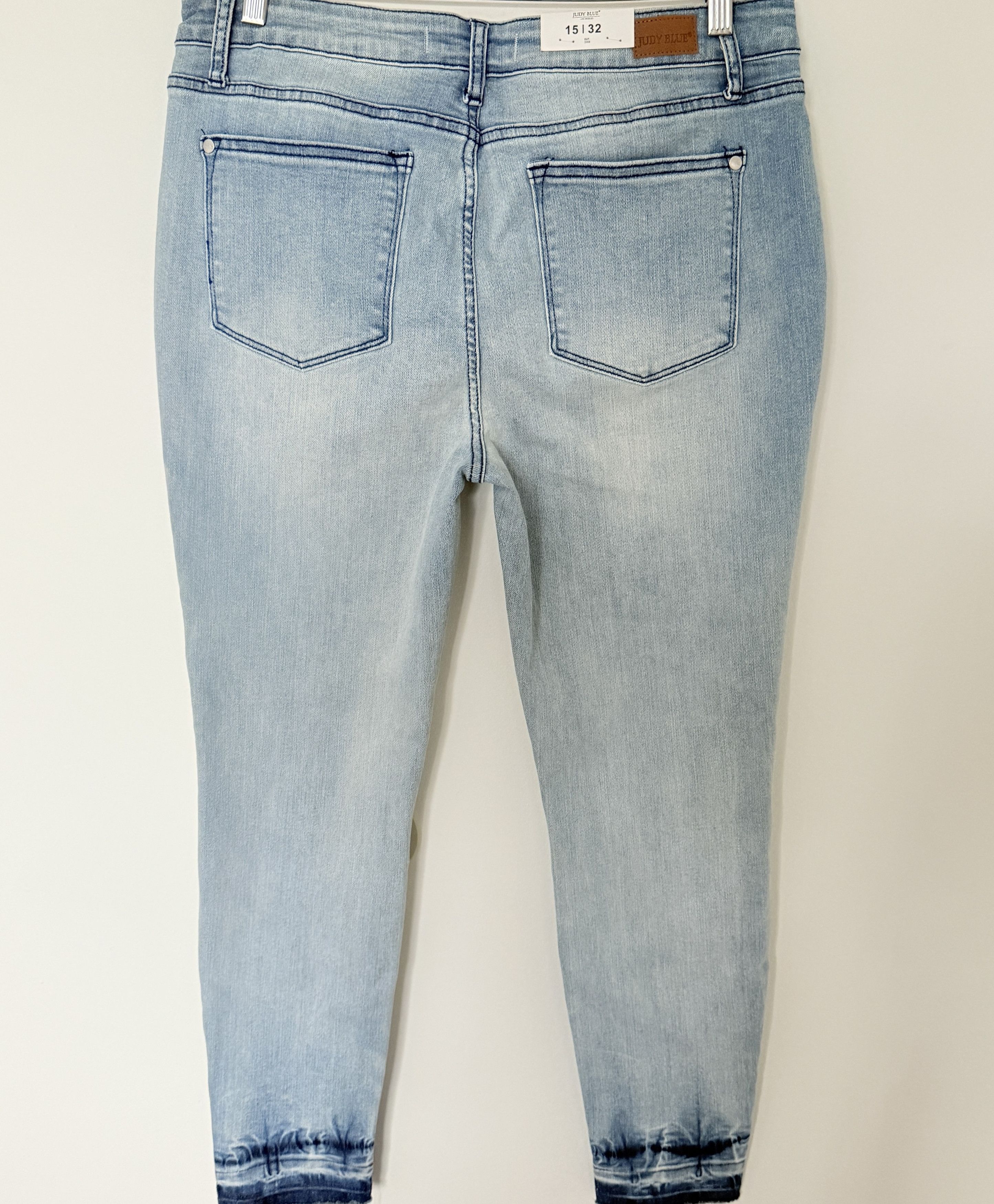 Judy Blue Judy Blue Mid Rise Tie Dye Hem Skinny Fit Light Blue Jeans Size 33" - 3 Thumbnail