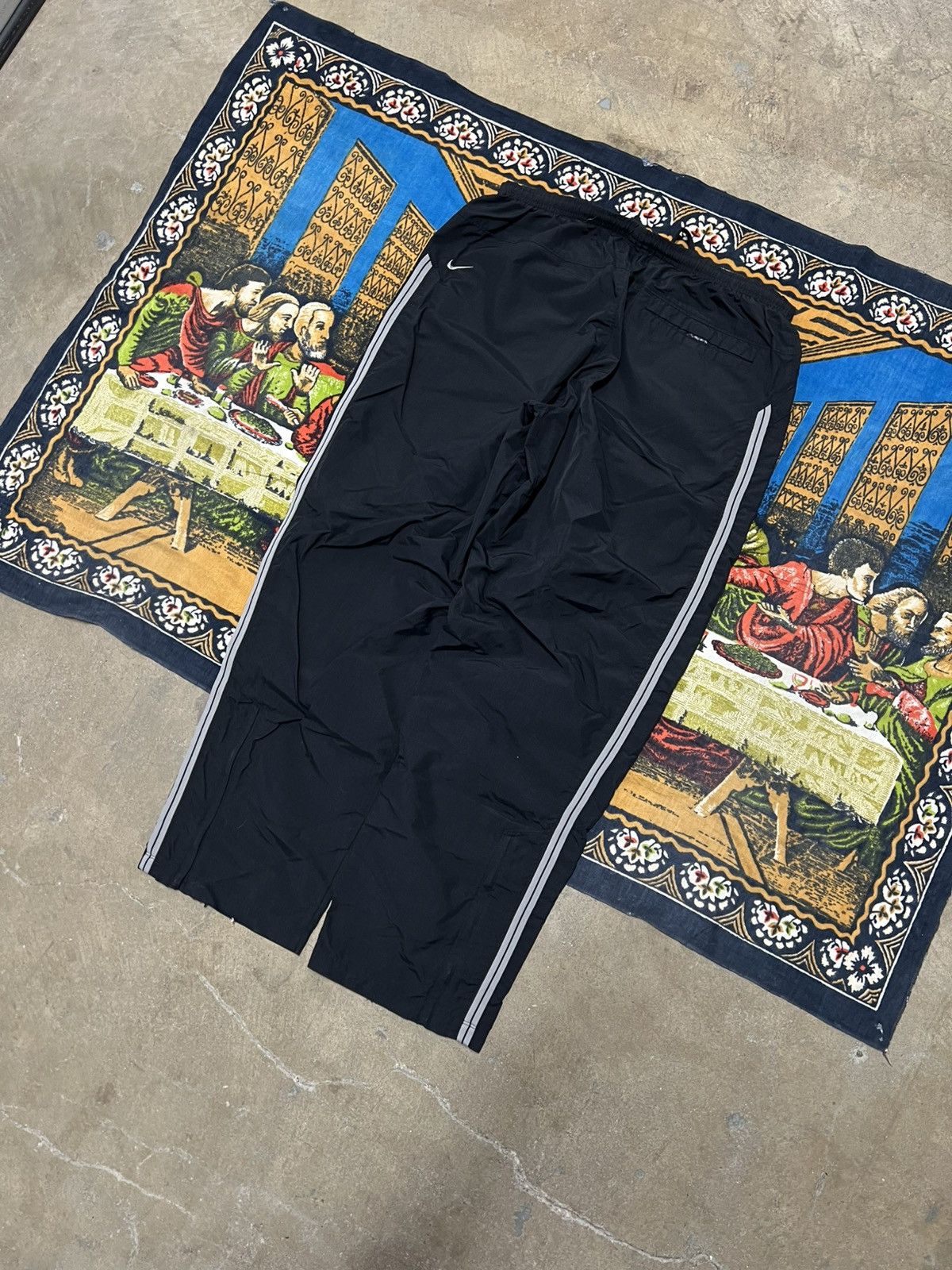 Nike Black Nike track pants size L side stripes baggy skater y2k Size US 34 / EU 50 - 7 Thumbnail