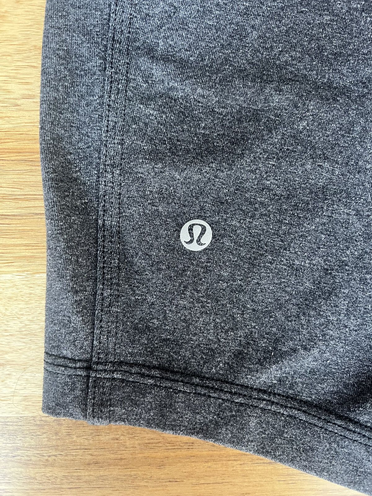 Lululemon Men’s Lululemon Workout Shorts Size US 28 / EU 44 - 4 Thumbnail