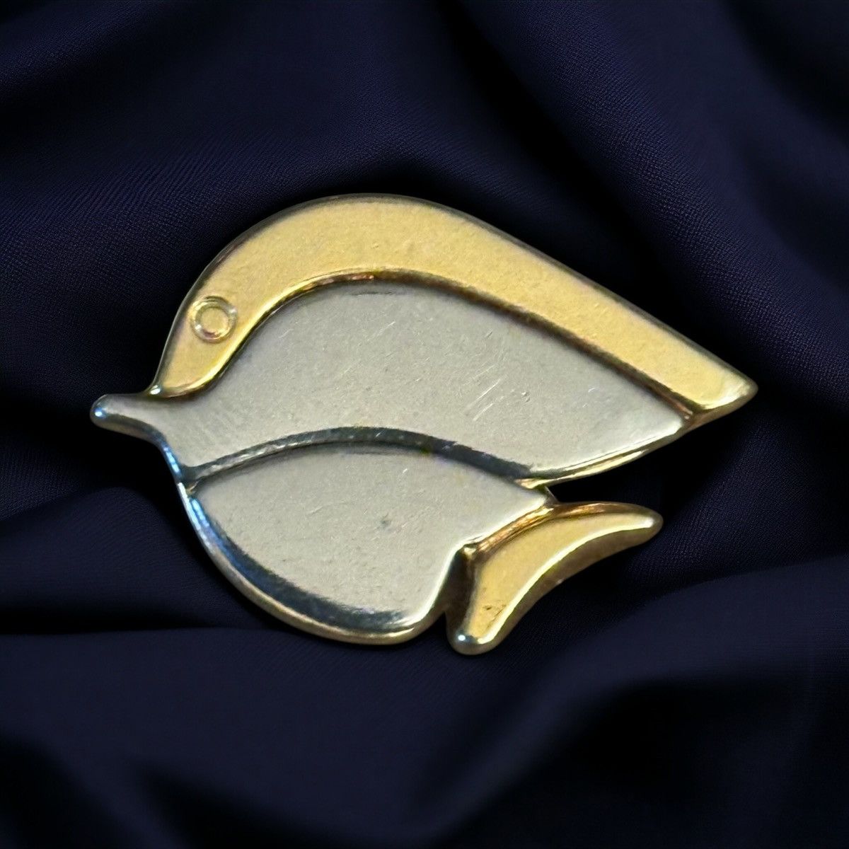 Vintage Vintage two tone fish brooch Size ONE SIZE - 1 Thumbnail