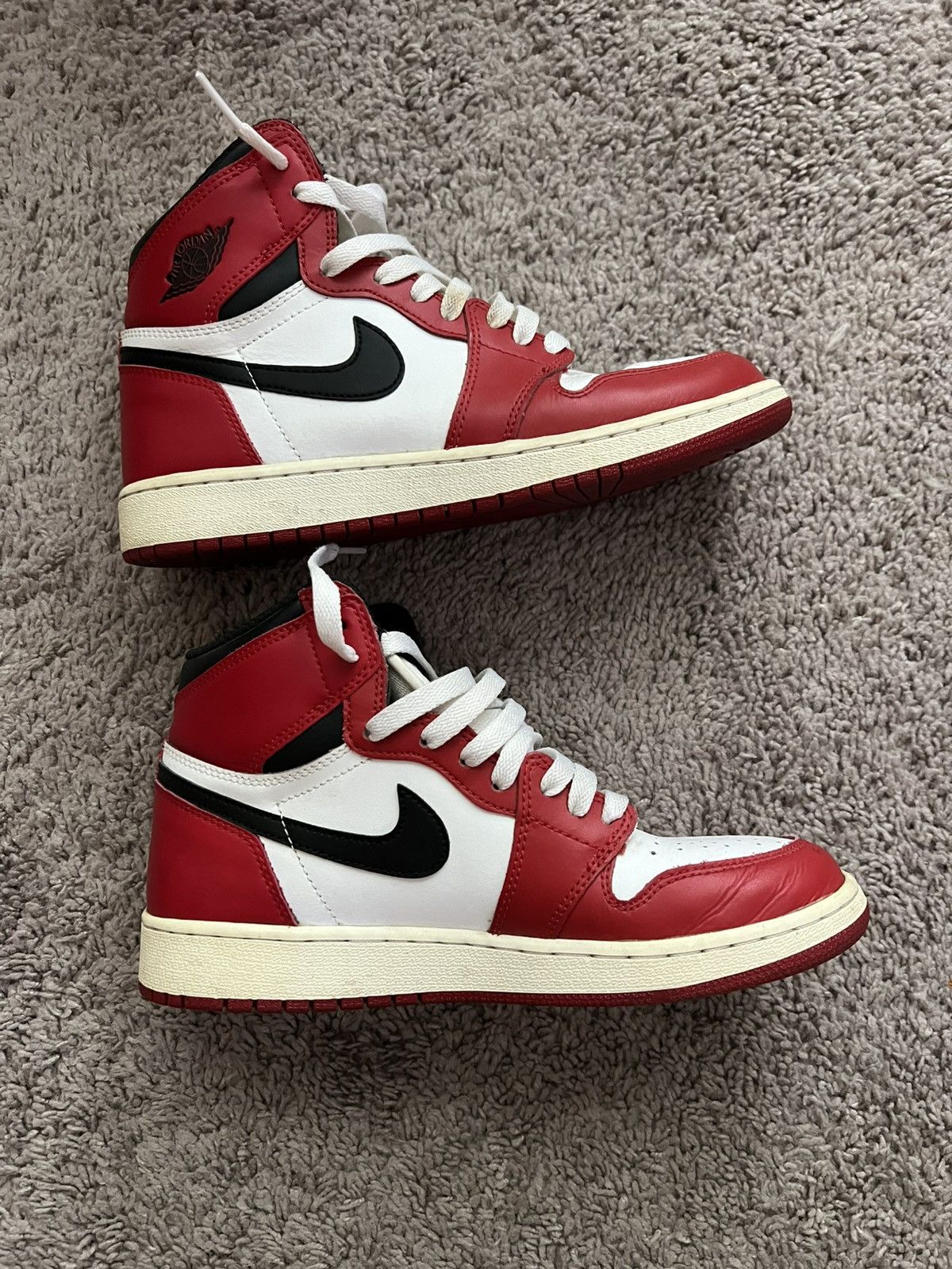 Jordan Brand Air Jordan 1 Retro High OG Chicago 2015 6.5Y Size US 6.5 / EU 39-40 - 3 Thumbnail