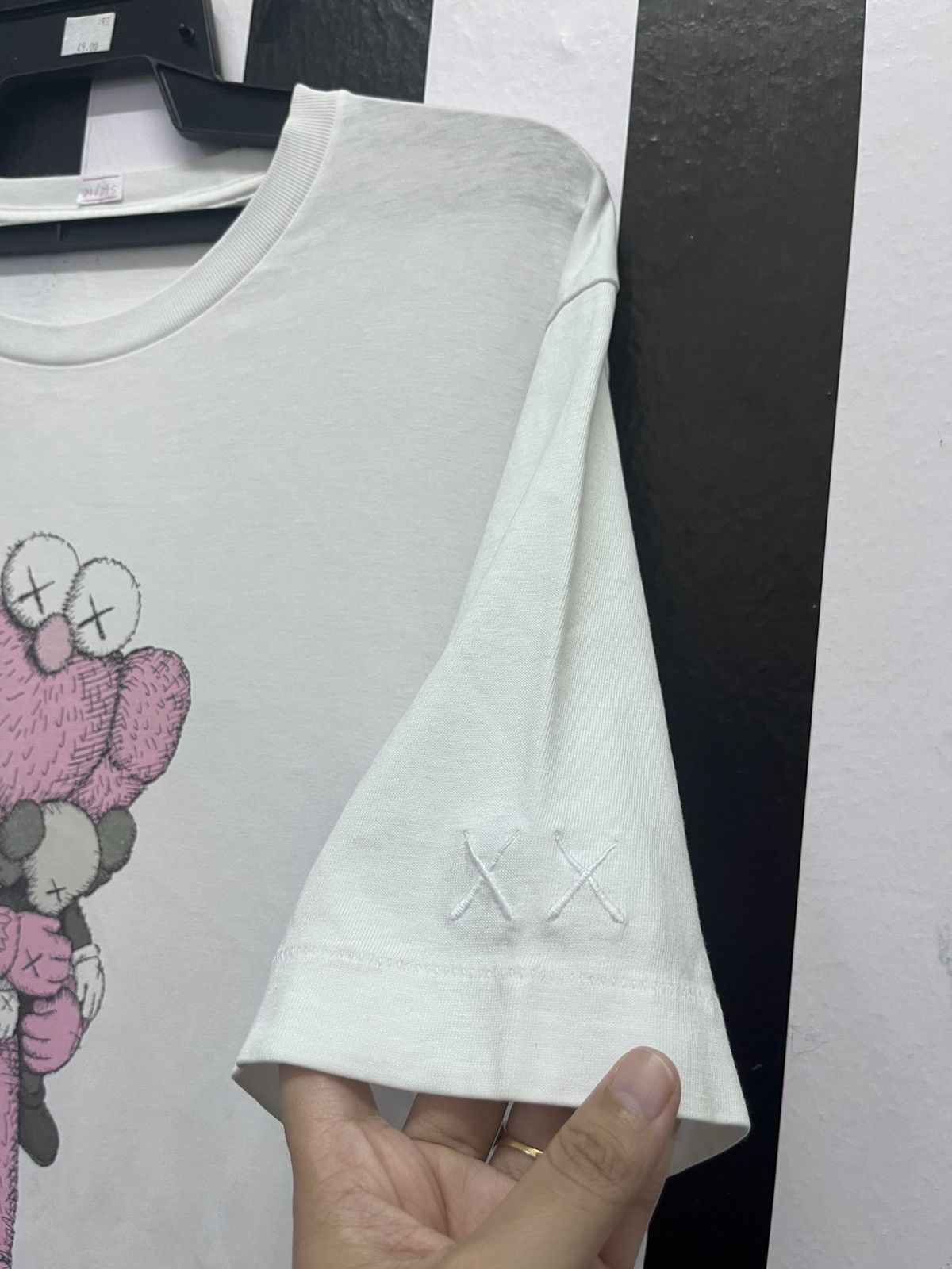 Kaws × Uniqlo Medium UT White Pink BFF Tee Shirt Plush Figure First Size US L / EU 52-54 / 3 - 2 Thumbnail
