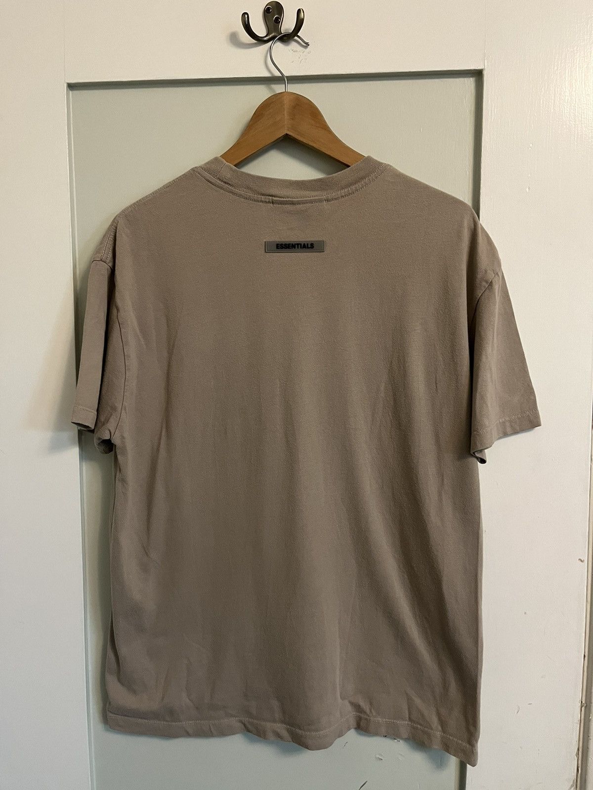 Essentials × Fear of God Fear of God Essentials Taupe Logo T-Shirt Size US S / EU 44-46 / 1 - 2 Thumbnail