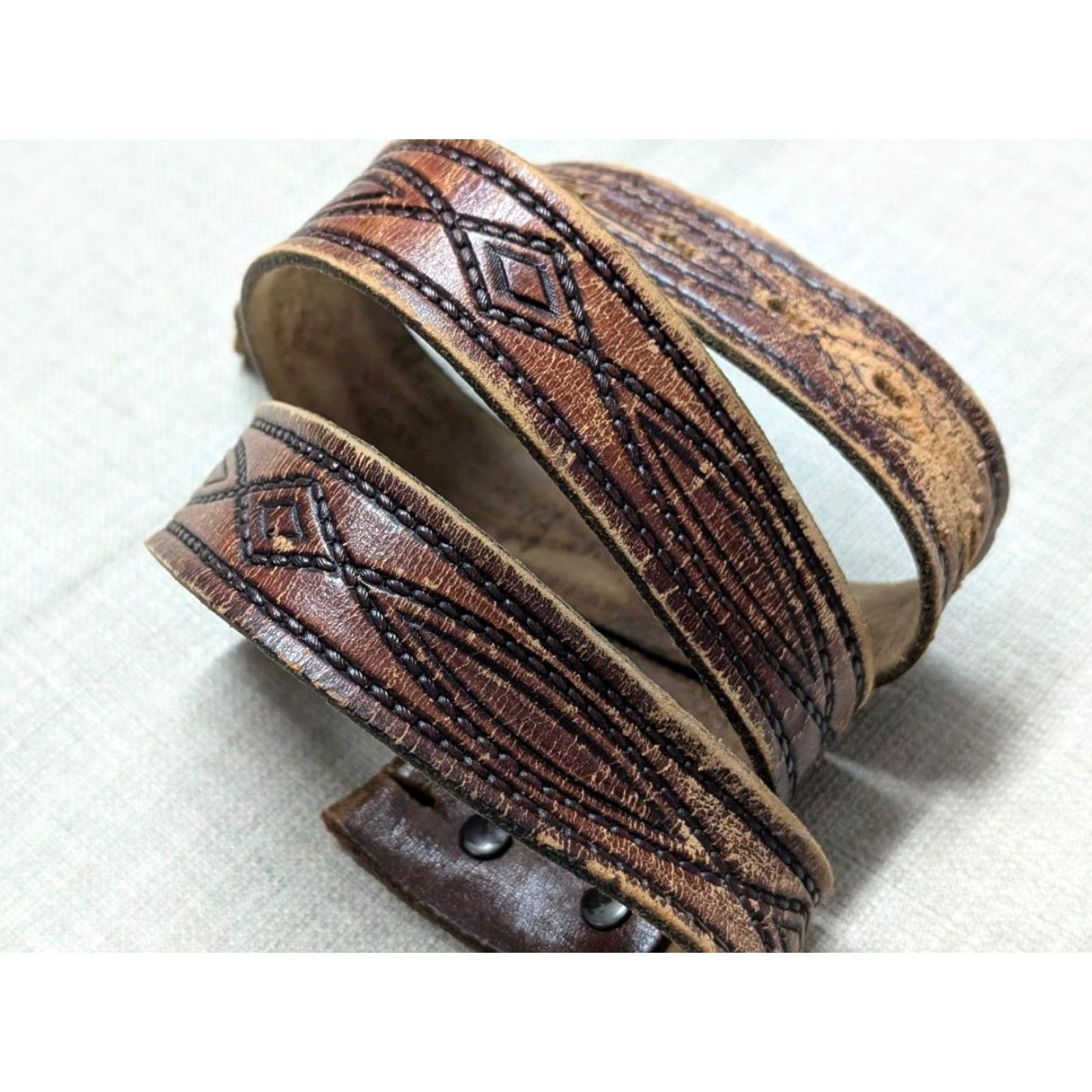Vintage VINTAGE handcrafted USA made TOOLED belt 38 Brown leather Western belt Mens Regular 1-3/8" width Cowhide Patina Western Belt 1980s/90s Size 38 - 2 Thumbnail