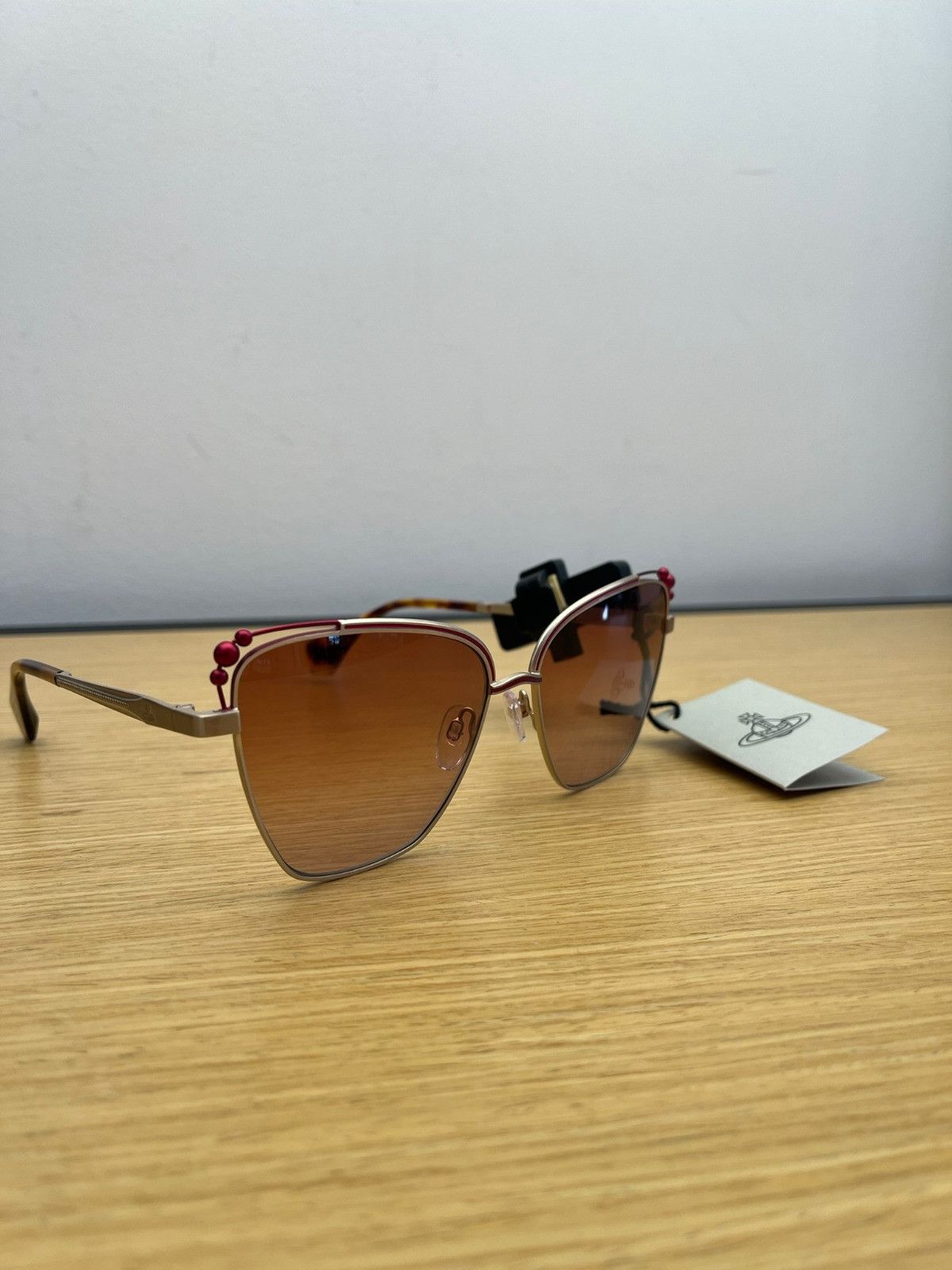 Vivienne Westwood o1f1d3z0825 Size: OS / Ada Sunglasses in Antique Gold / Pink Size ONE SIZE - 1 Preview