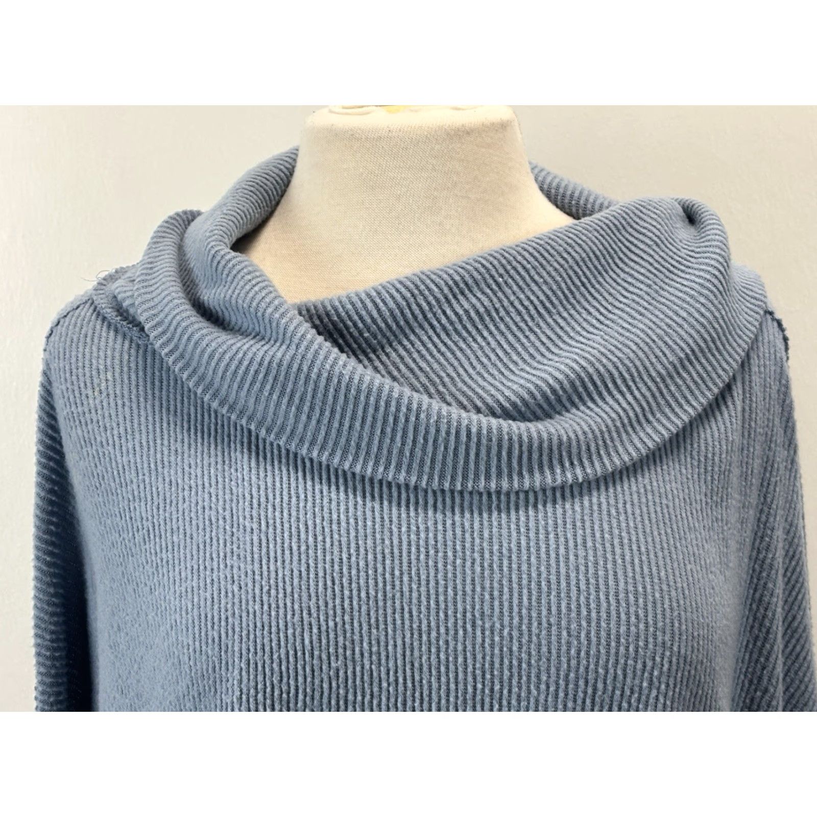 Free People Free People We The Free Juicy Blue Long Sleeve Cowl Neck Top XS Oversized Knit Top Women's Regular Size XS Size XS / US 0-2 / IT 36-38 - 5 Thumbnail