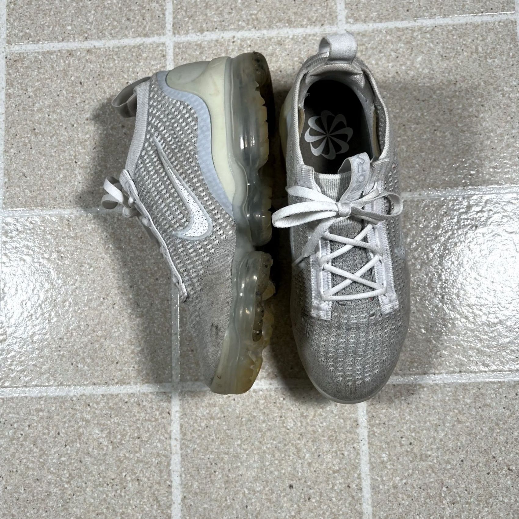 Nike Nike Air VaporMax Flyknit 2021 Sneakers Men 6 Silver Womens 7.5 Athletic-Vintage? Size US 6 / EU 39 - 4 Thumbnail