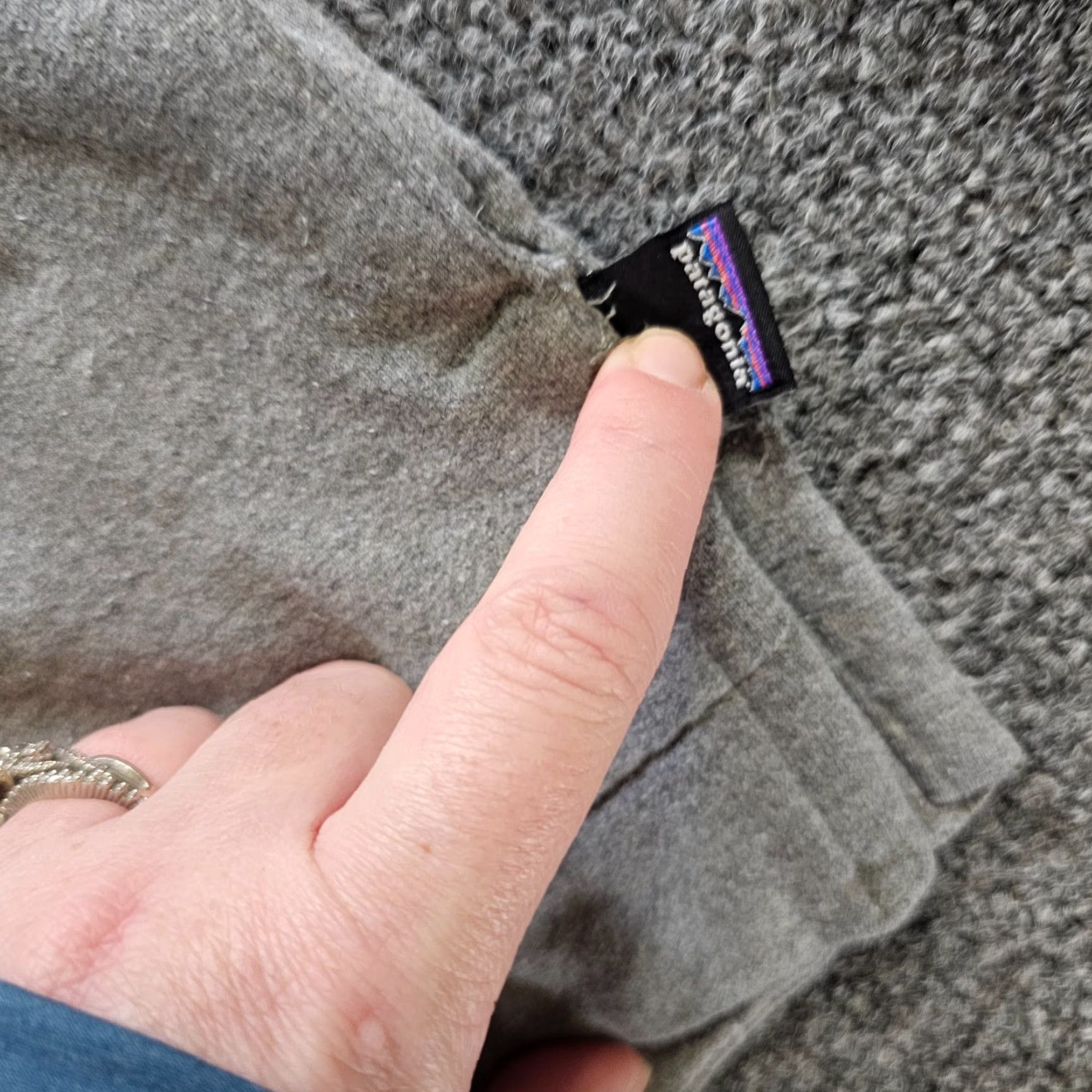 Patagonia Patagonia Hoodie Womens Small Gray Bear Logo Pullover Hooded Pockets Long Sleeve Shirt Regular Fit Size S / US 4 / IT 40 - 6 Thumbnail