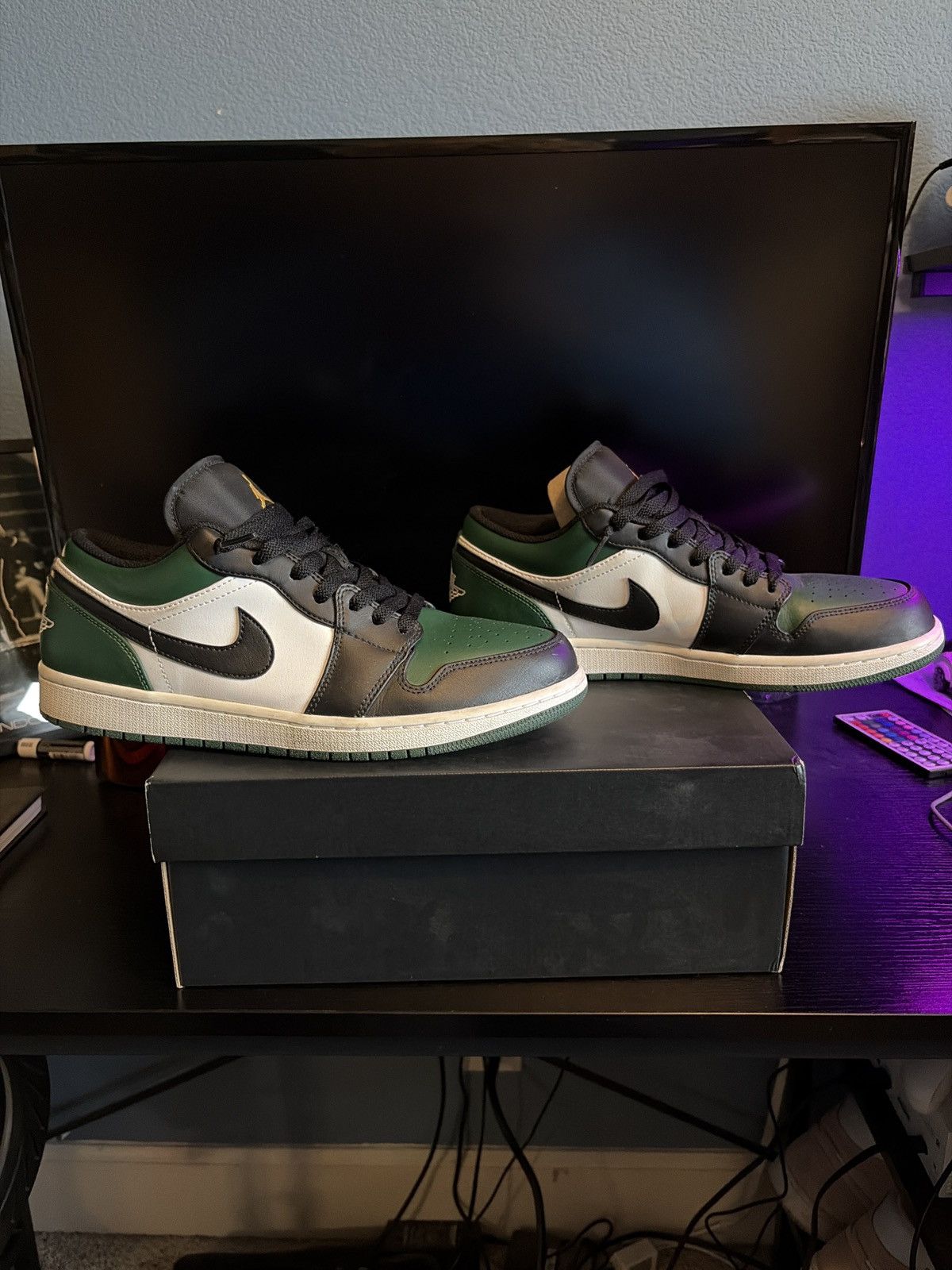 Jordan Brand Jordan 1 low green toe Size US 10.5 / EU 43-44 - 2 Thumbnail
