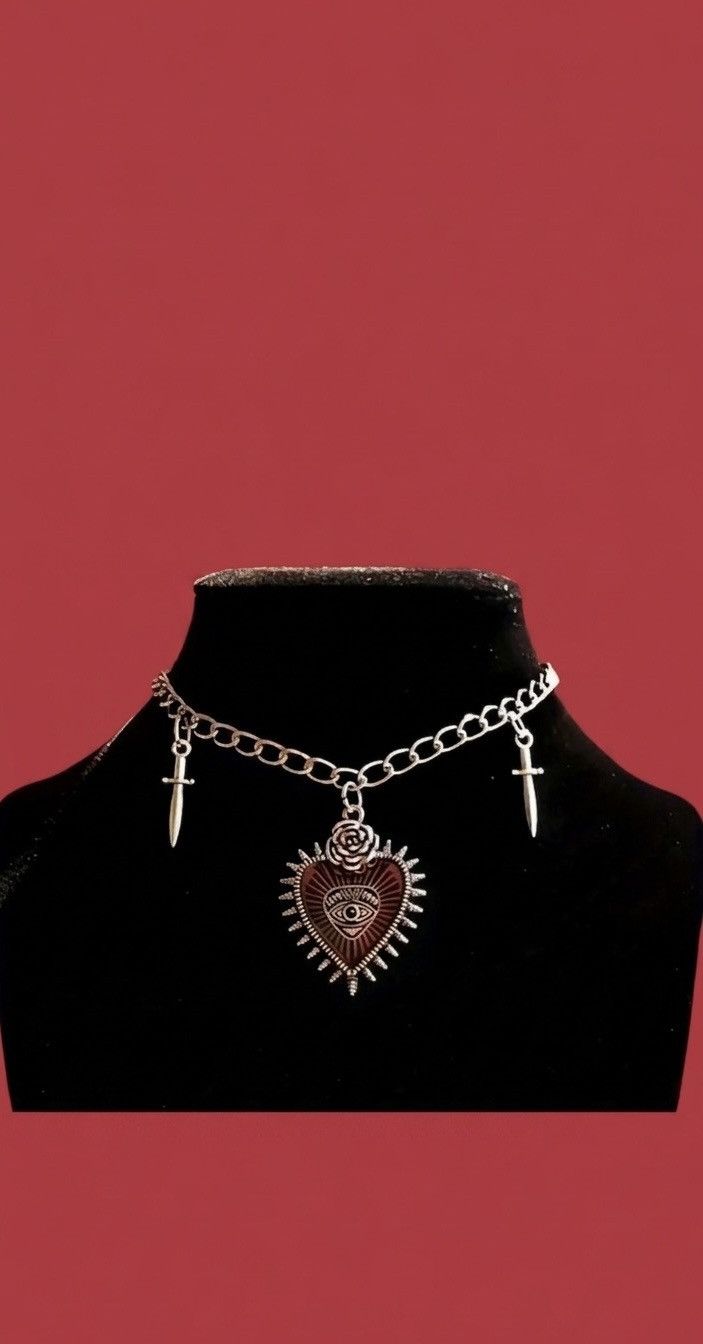 Other retro gothic heart pendant necklace 🖤 Size ONE SIZE - 1 Preview