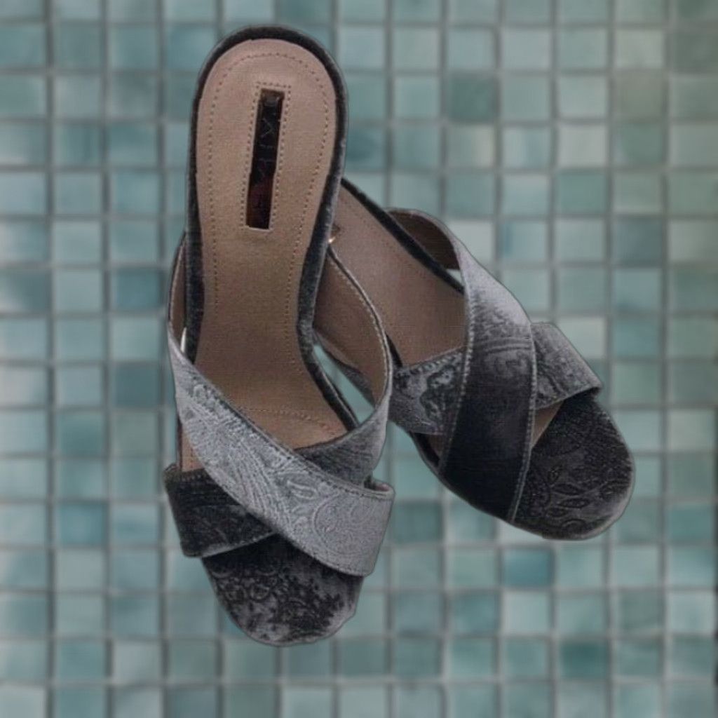Vintage Tahari Women's High Heel Platform Slide Sandals, Crisscross Strap, Taupe, Size 6.5 M Size US 6.5 / IT 36.5 - 1 Thumbnail
