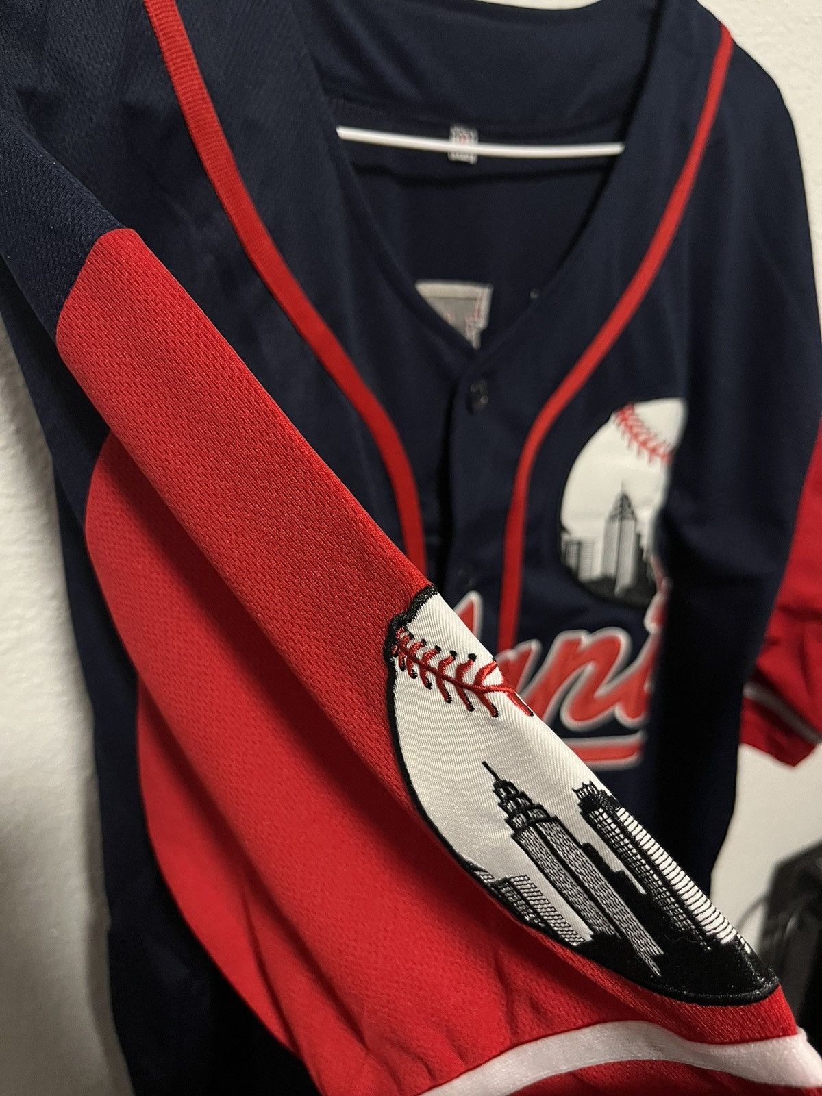 Vintage MLB Braves Jersey Size US L / EU 52-54 / 3 - 3 Thumbnail